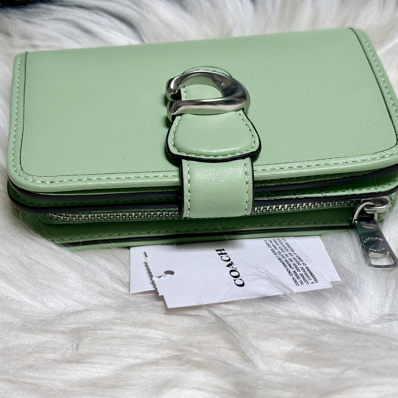 Coach NY olive green wallet buying