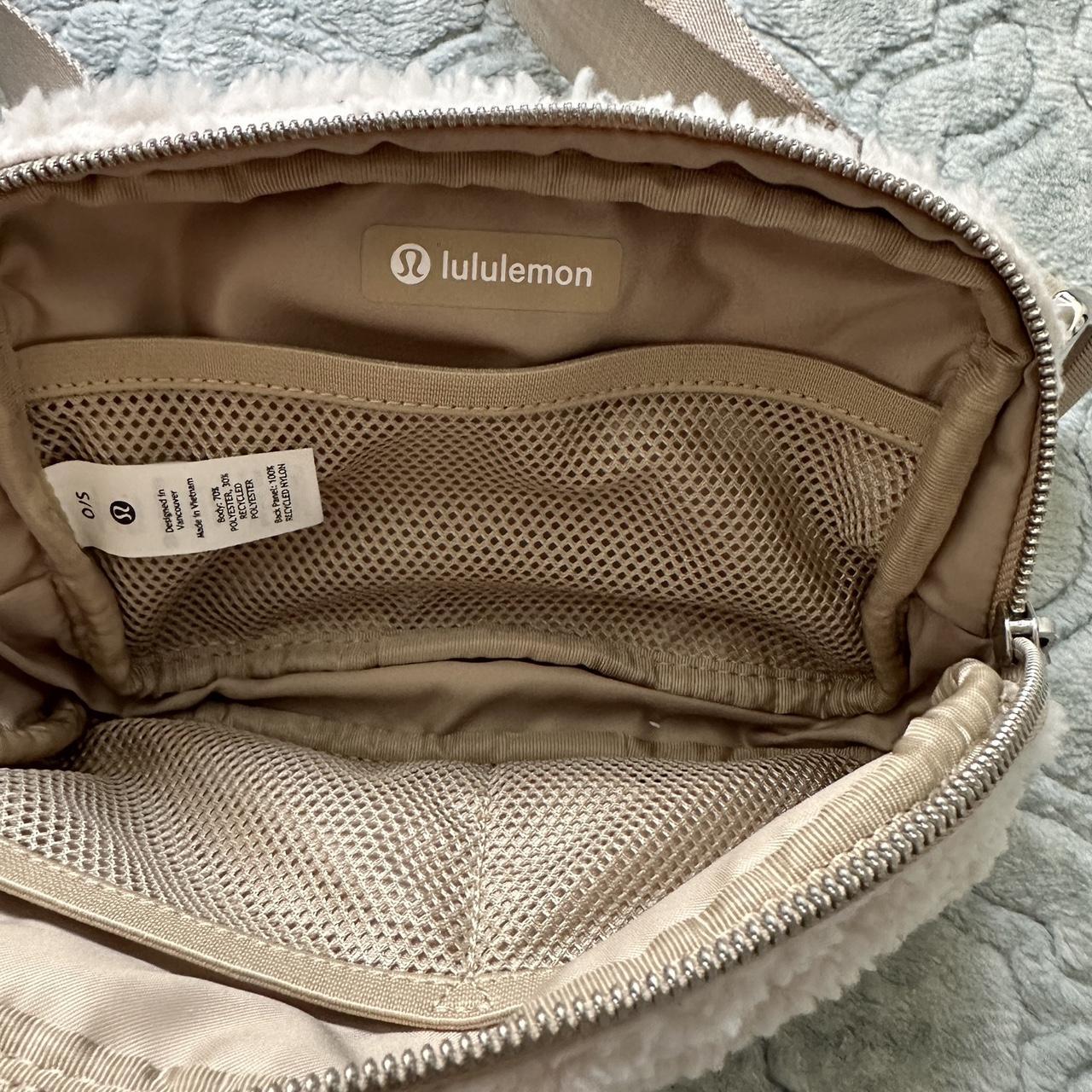 Lululemon Everywhere Belt Bag Fleece - Natural Ivory/Trench
