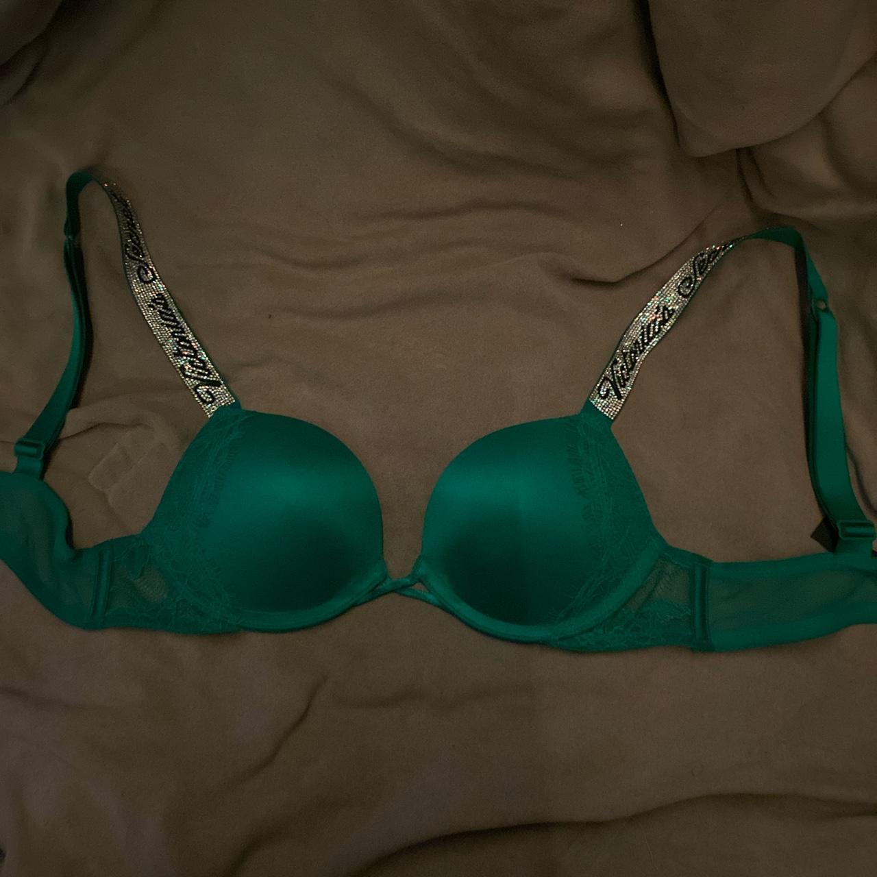 cutest lace bra🕊️ size is 42B and in great condition, - Depop