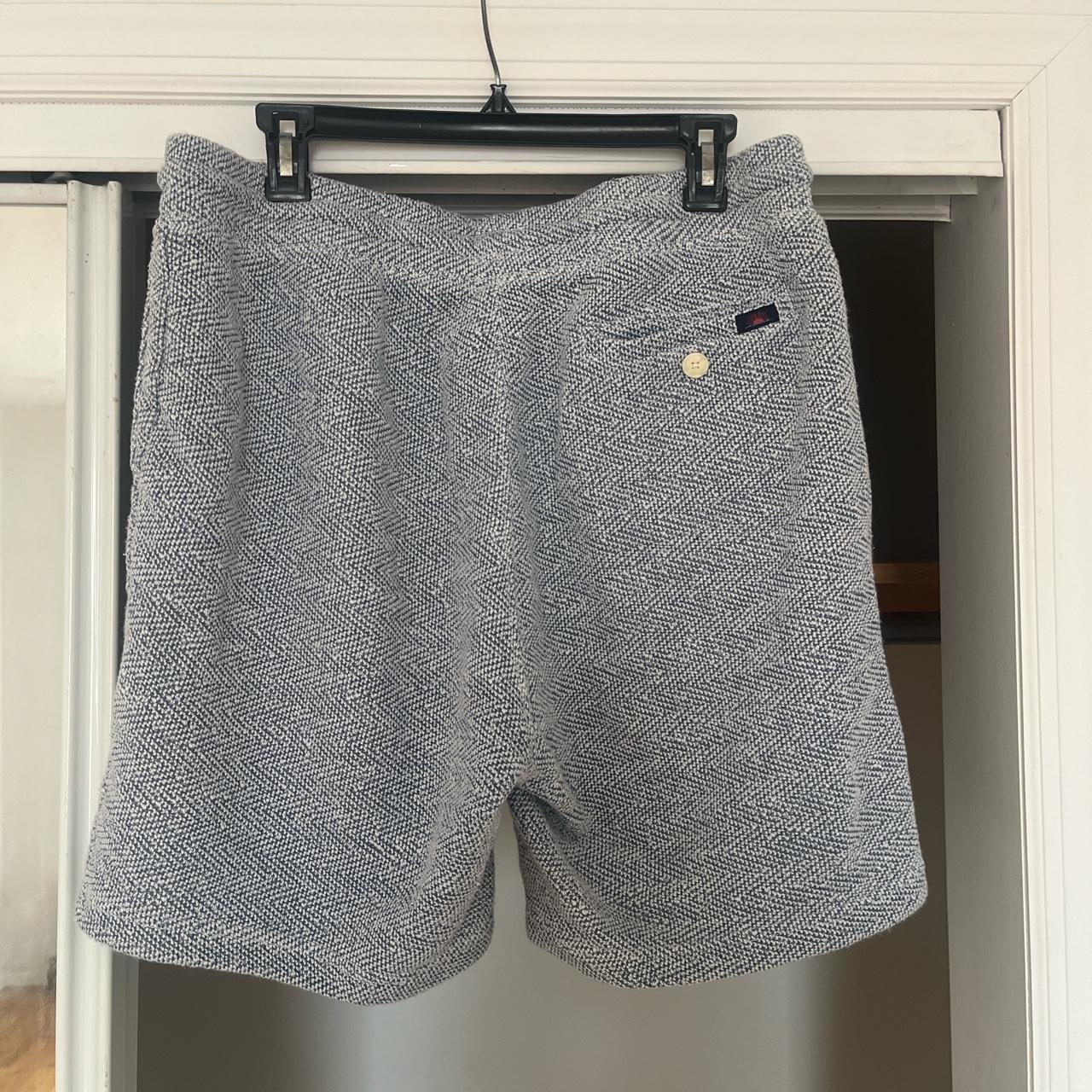 Faherty Men's Blue and White Shorts (3)