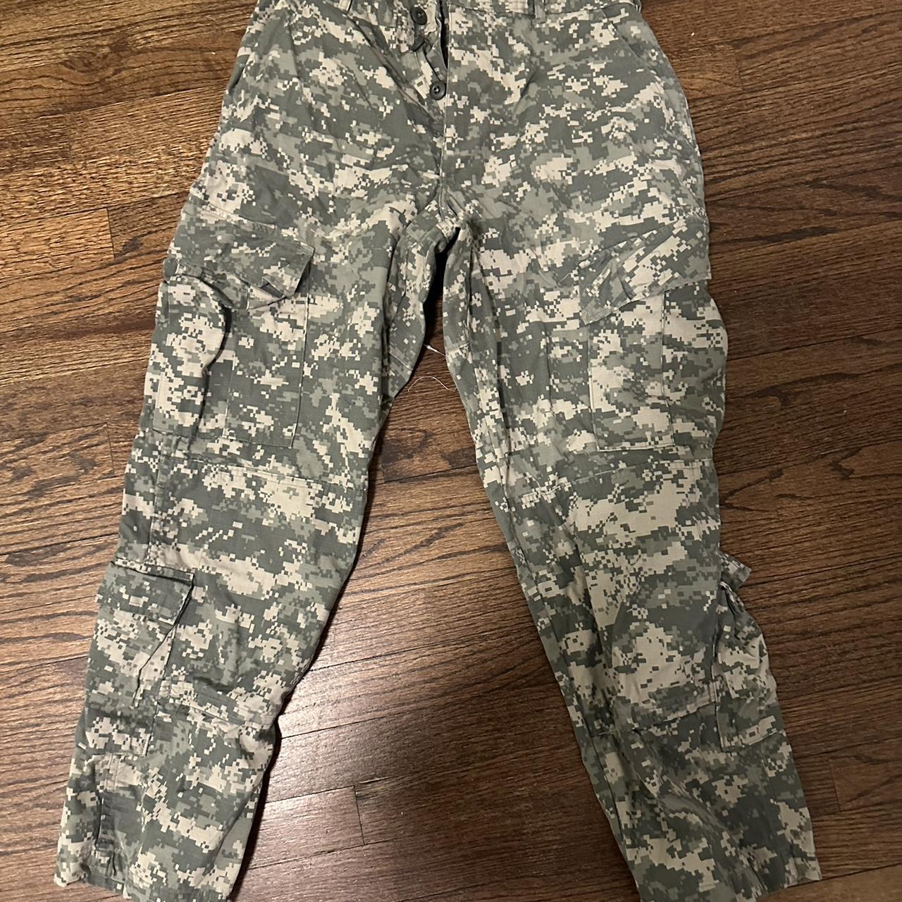 Army pants medium short - Depop