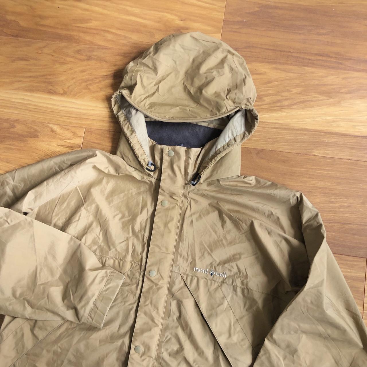 Montbell GoreTex jacket in gold/beige. Hooded jacket...