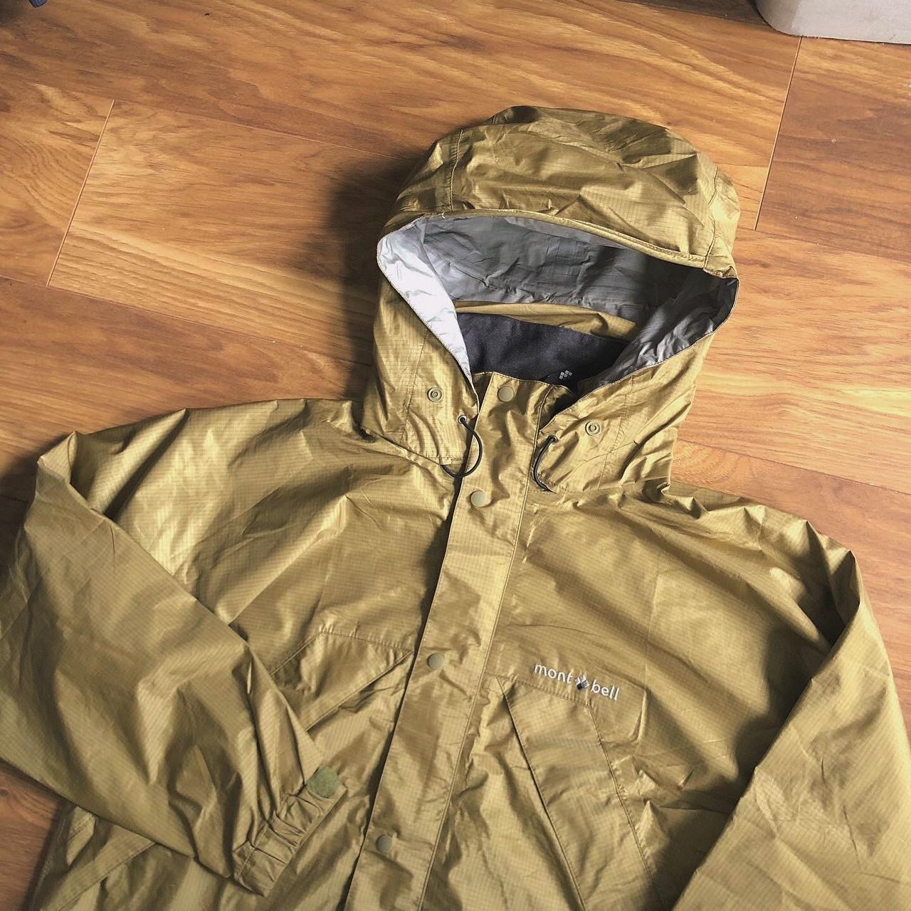 Montbell GoreTex jacket in gold. Hooded jacket with...