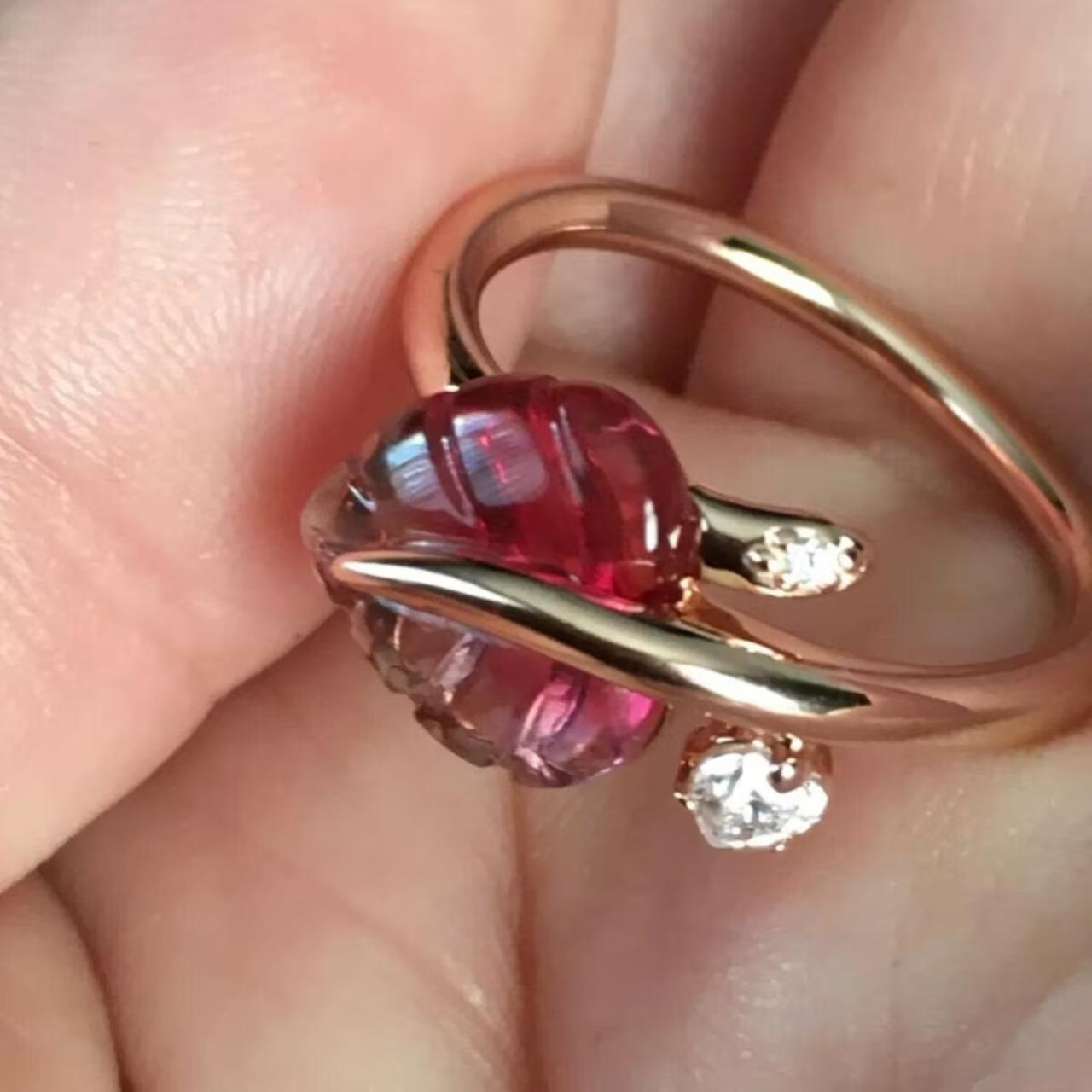 Pandora Rose Pink Murano Glass Leaf Ring Stand out