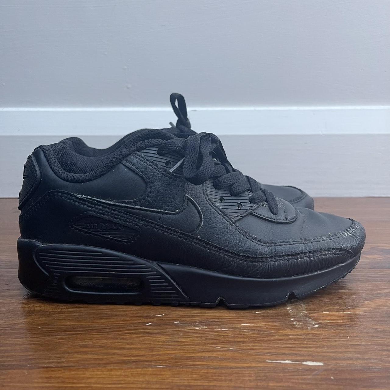 Junior Nike Air Max 90 Size 4 worn a large amount of... - Depop