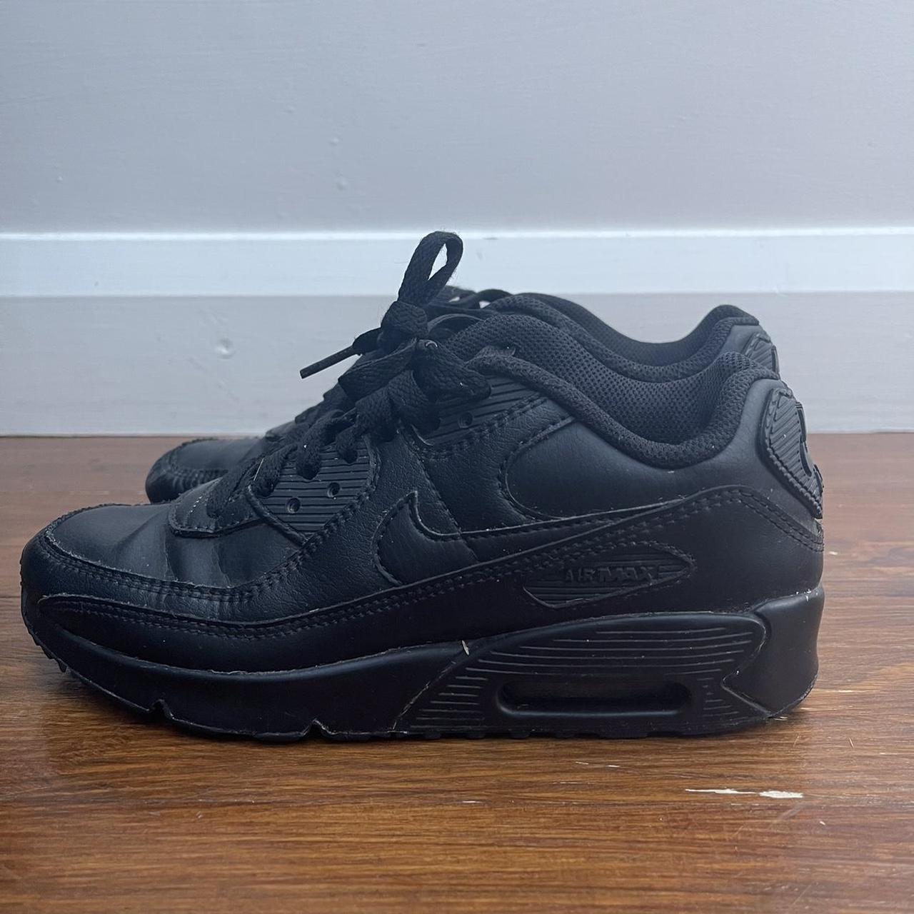 Junior Nike Air Max 90 Size 4 worn a large amount of... - Depop