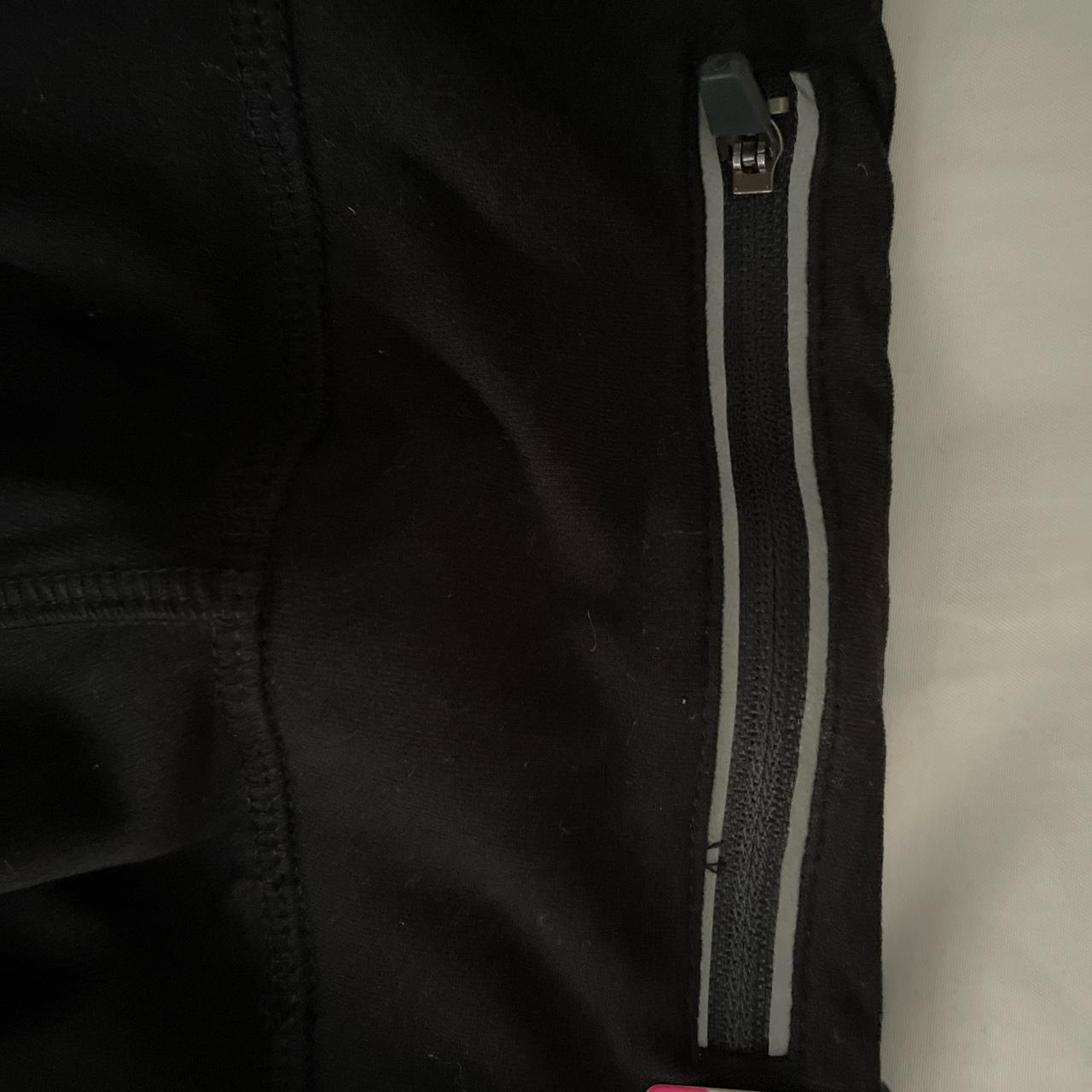 These MARIKA Black Capri Activewear Leggins Neon - Depop