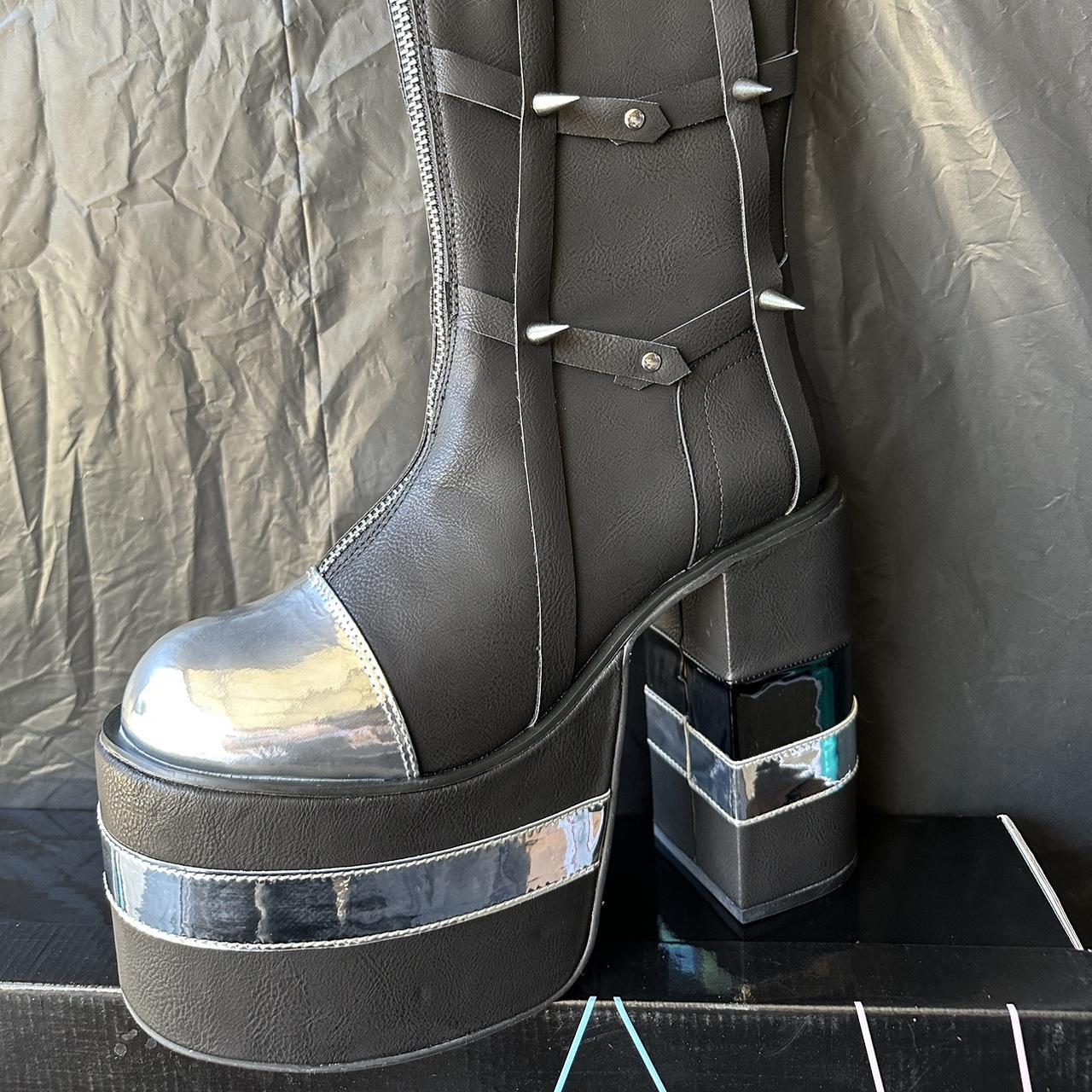 item listed by fashiondiscord
