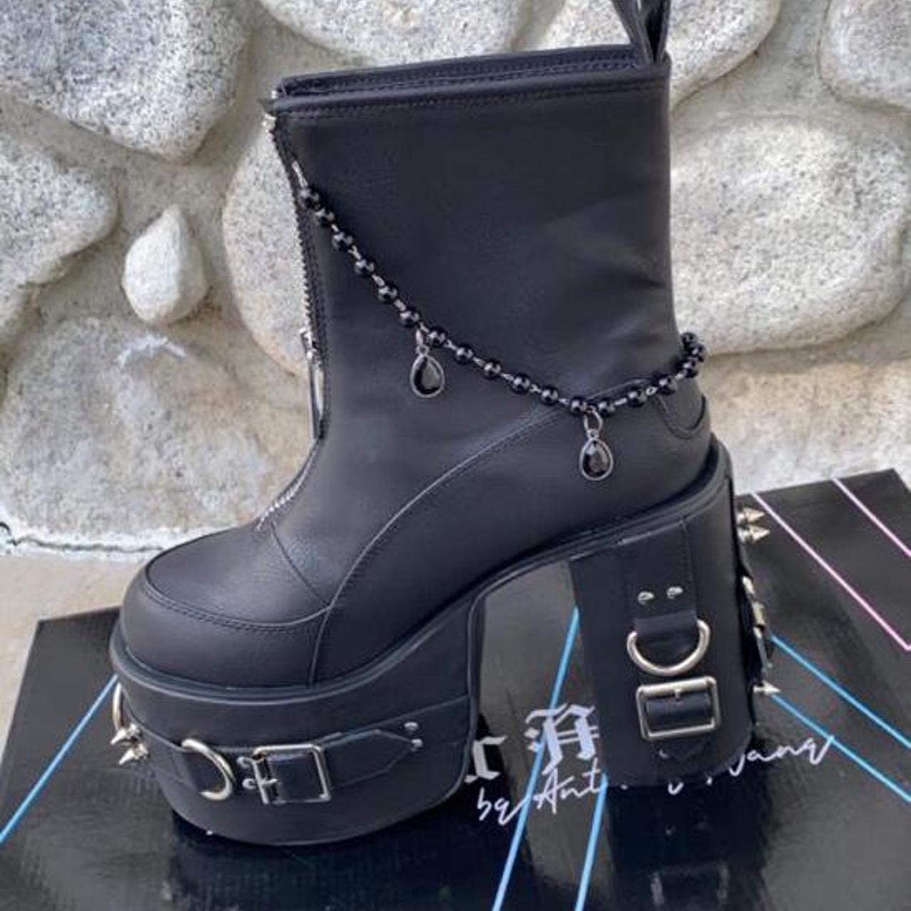 item listed by fashiondiscord