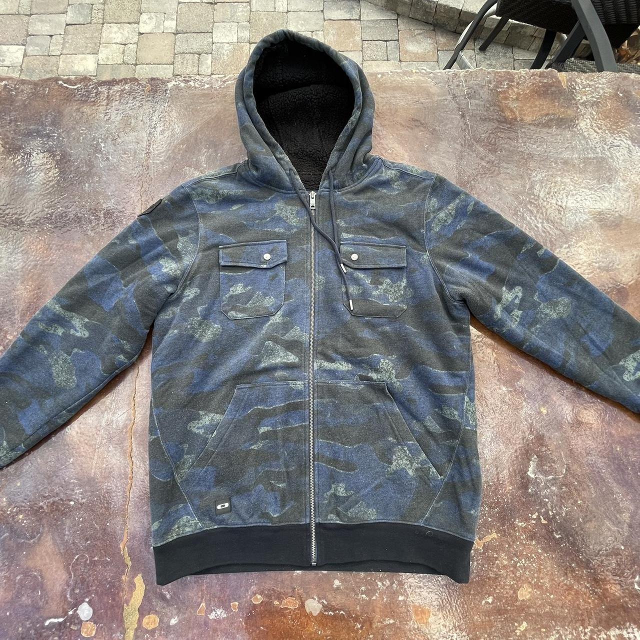 Oakley deals camo hoodie