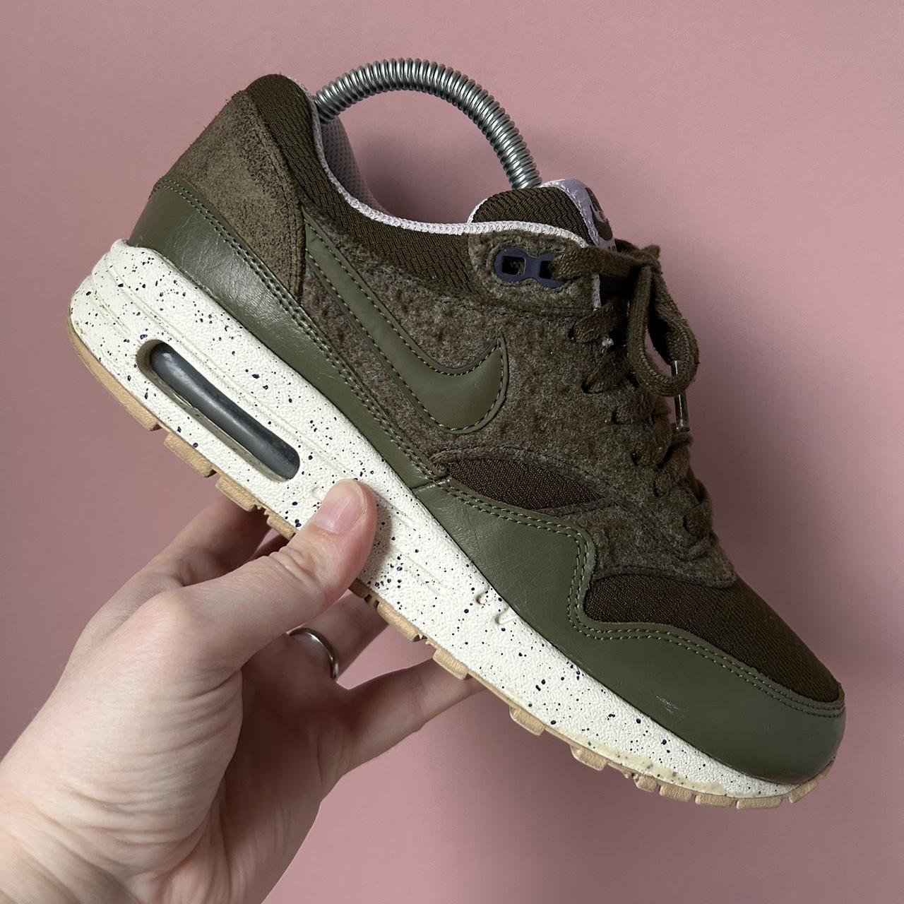 Nike air max khaki clearance womens