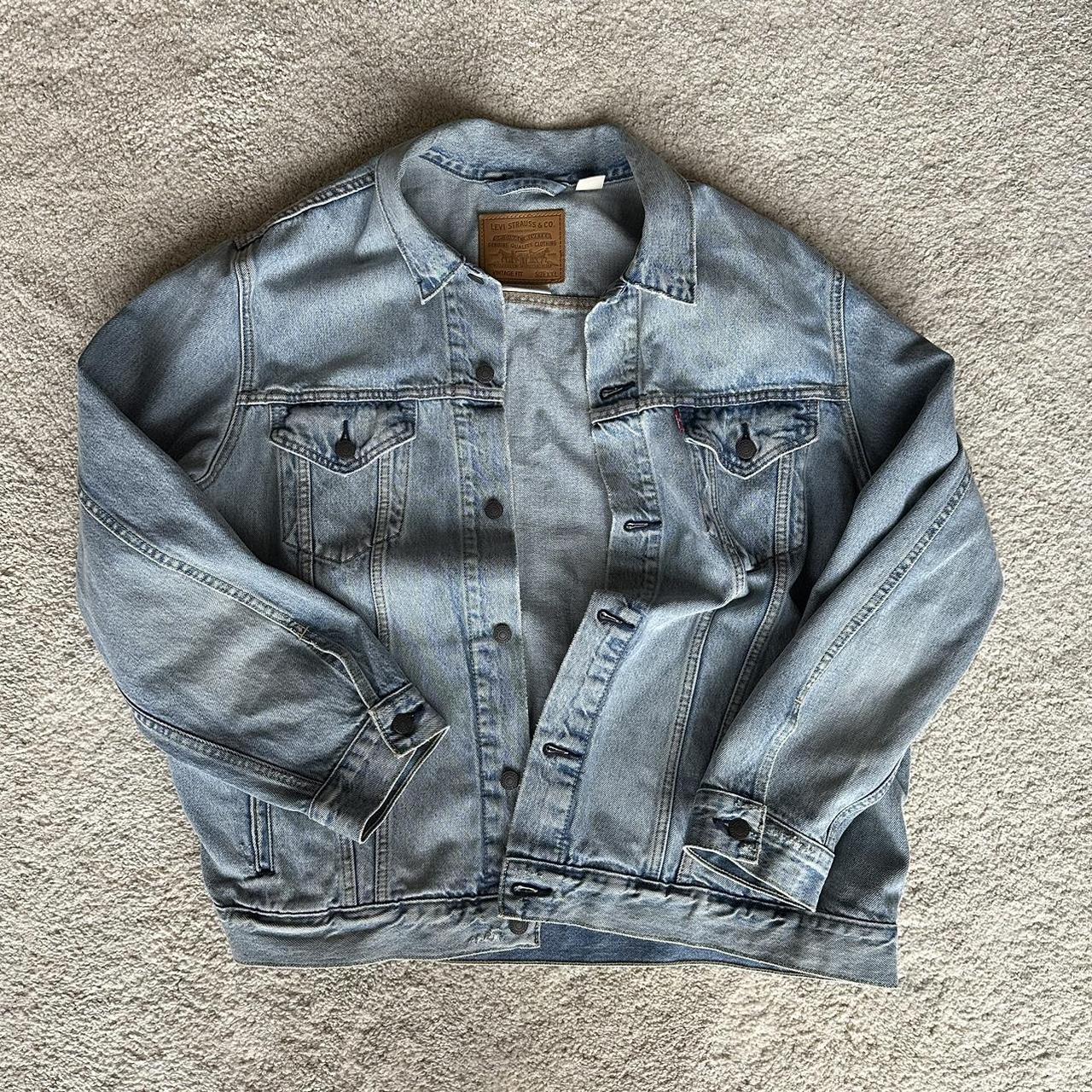 Vintage Relaxed Fit Trucker Jacket - Light Wash