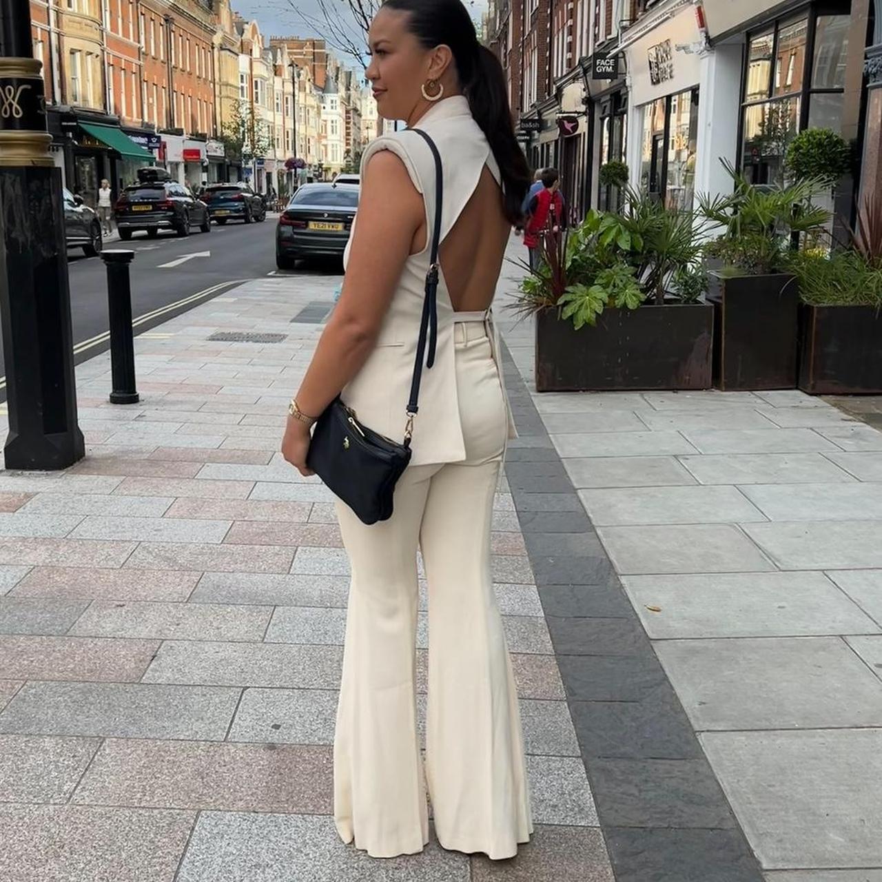 パンツ Victoria Beckham Tailored Beige Trousers With Front Victoria Beckham with a beautiful beige and oversize suit