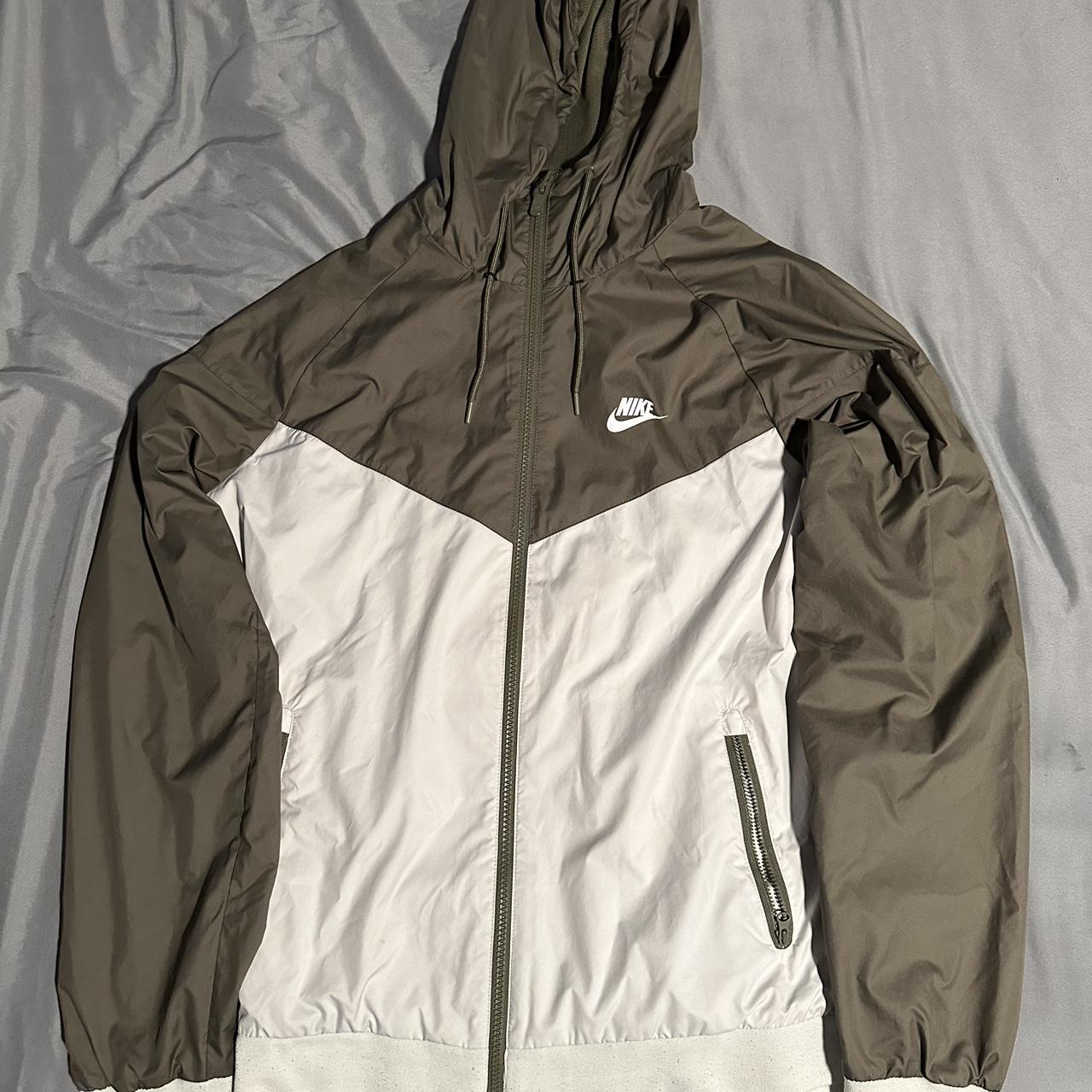 Olive green nike windbreaker hotsell