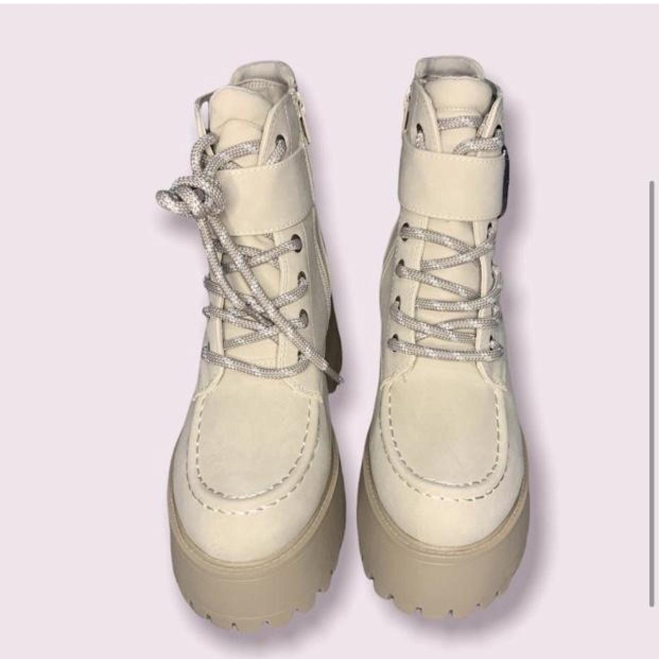Women's Cream Boots | Depop