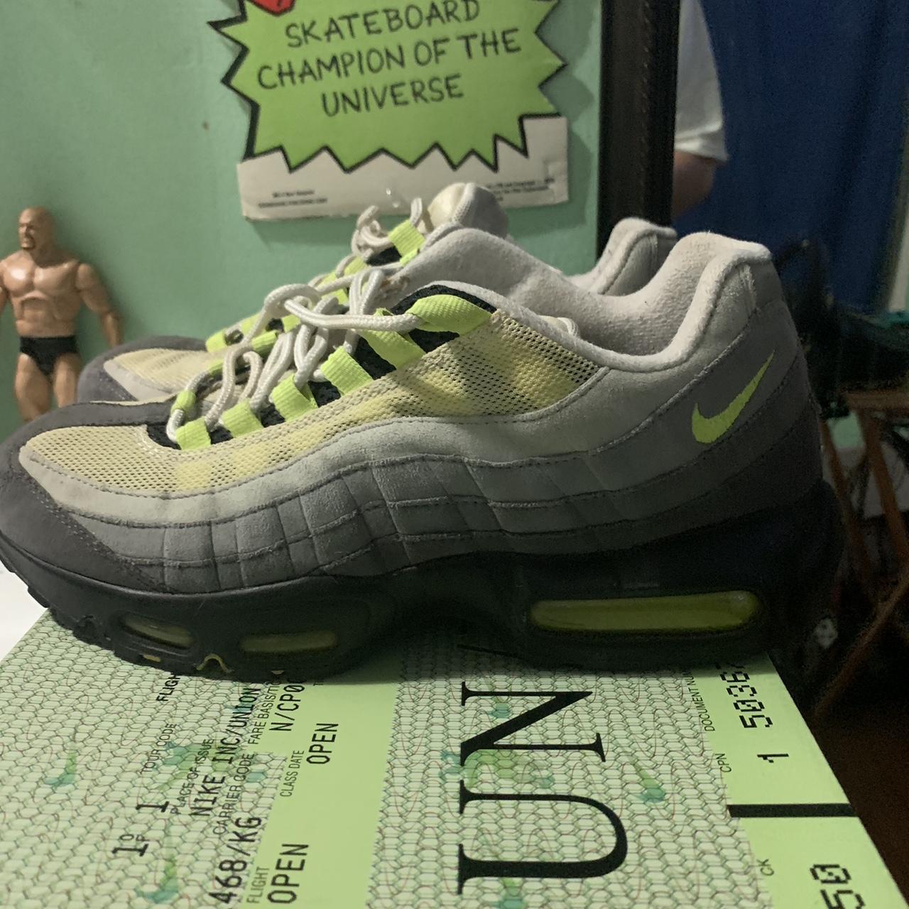 nike air max 95 volt glow