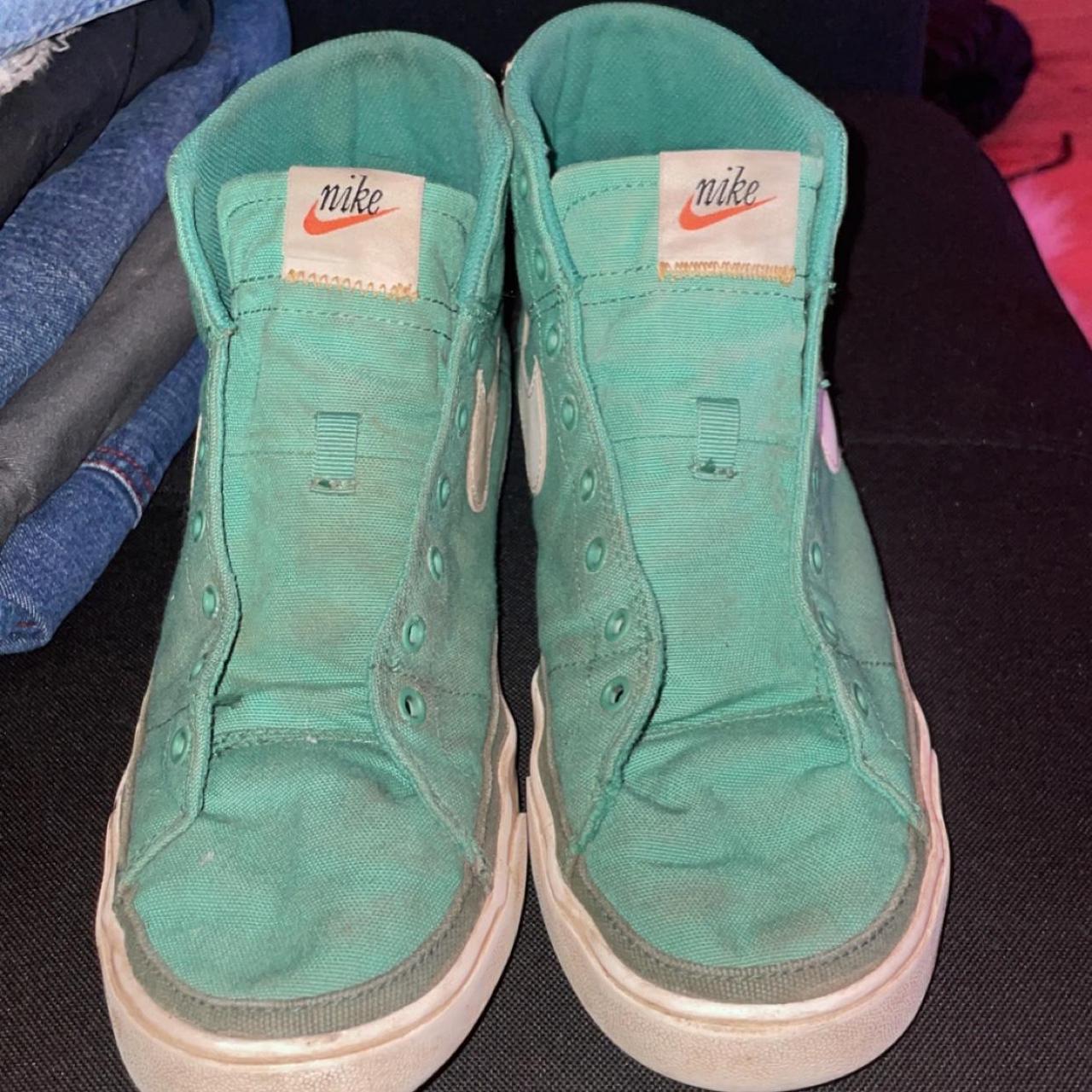 womens turquoise nike trainers