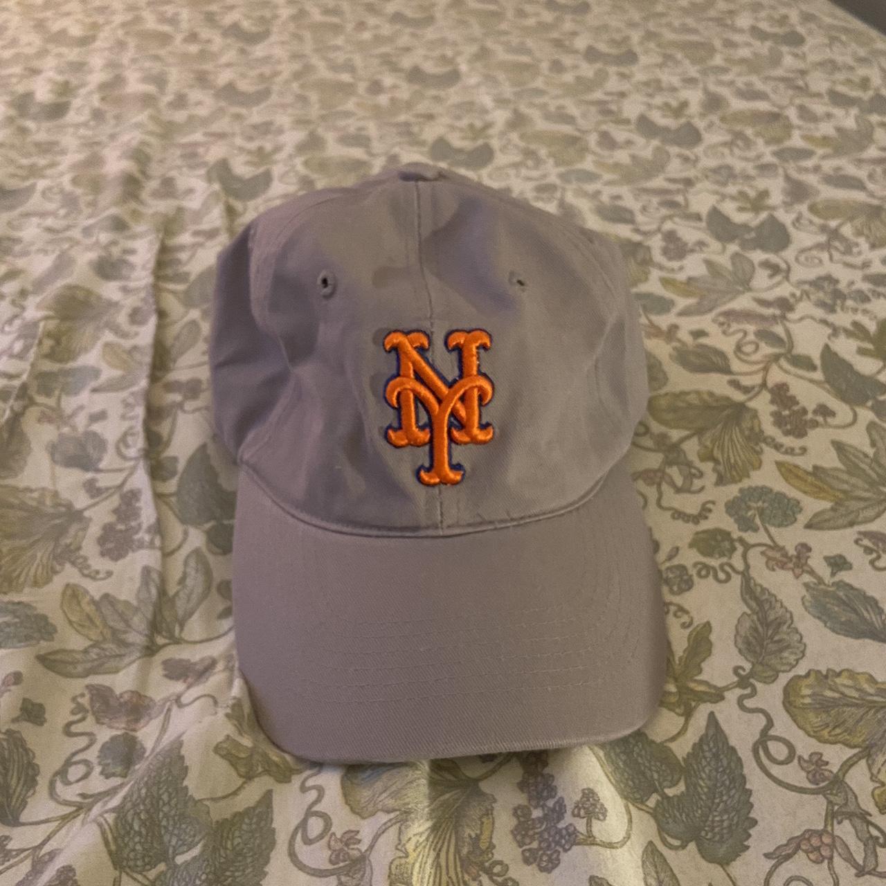 gray mets hat