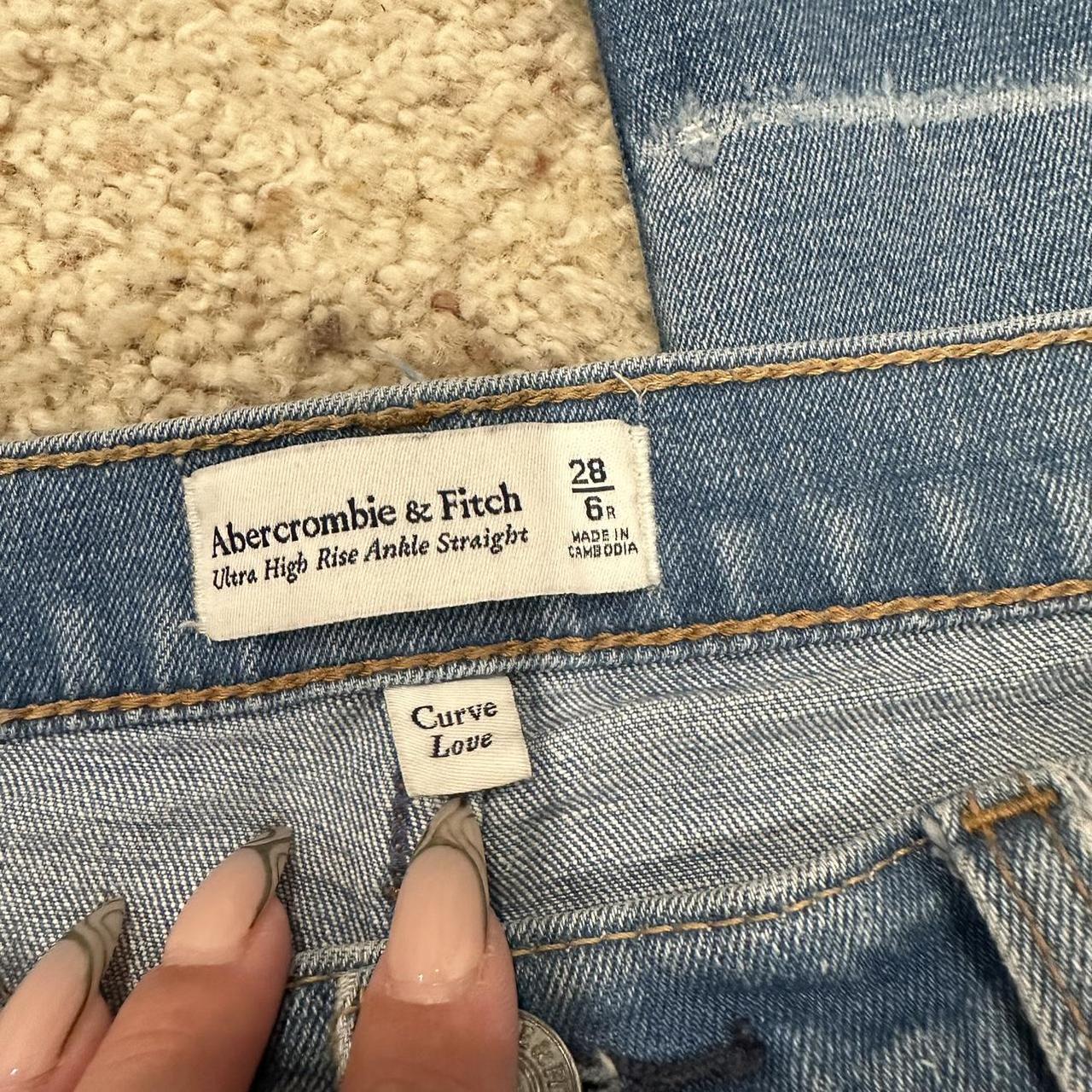 Like new Abercrombie and Fitch A&F curve love jeans - Depop