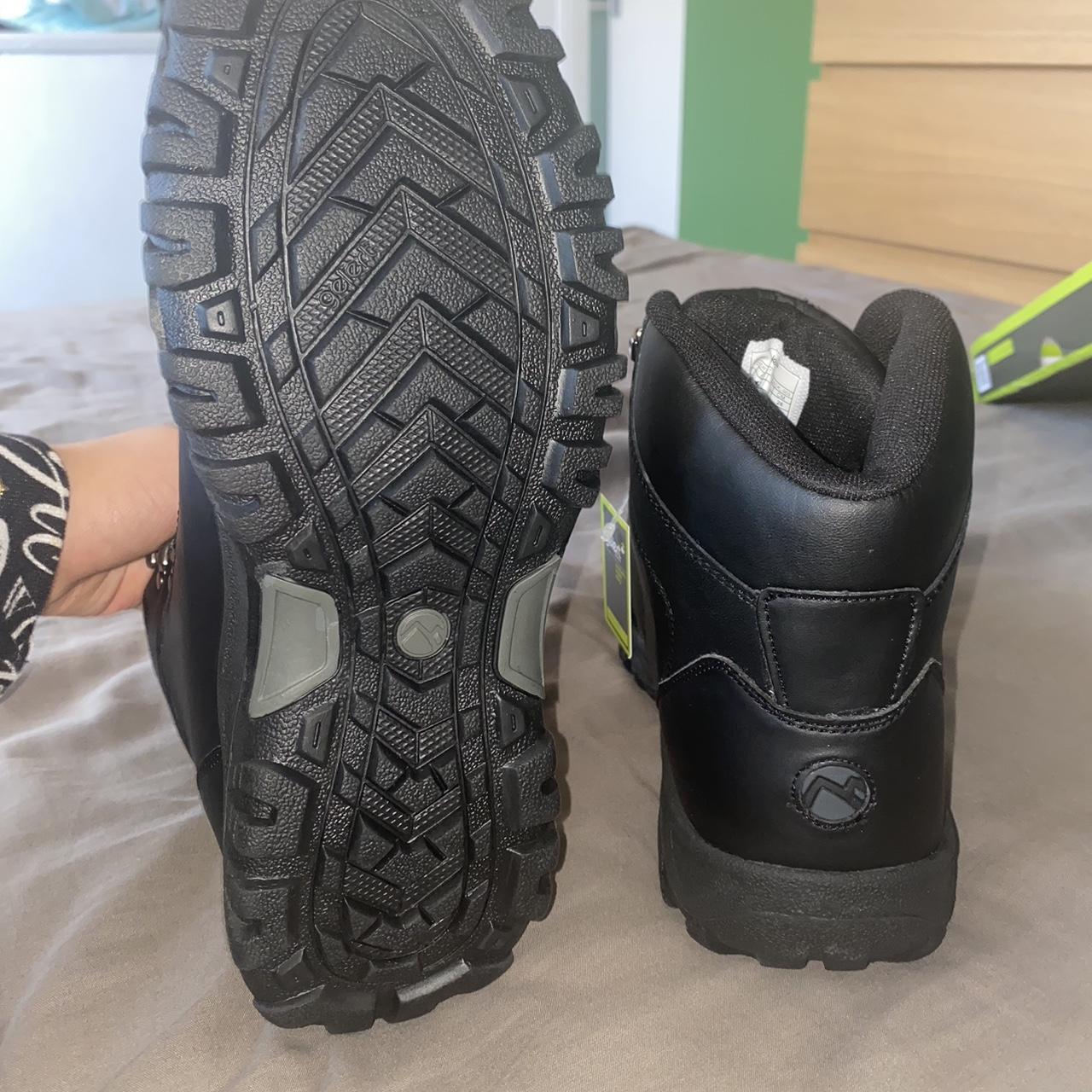 Gelert outdoor shoes Size:9 Colour: black Brand... - Depop