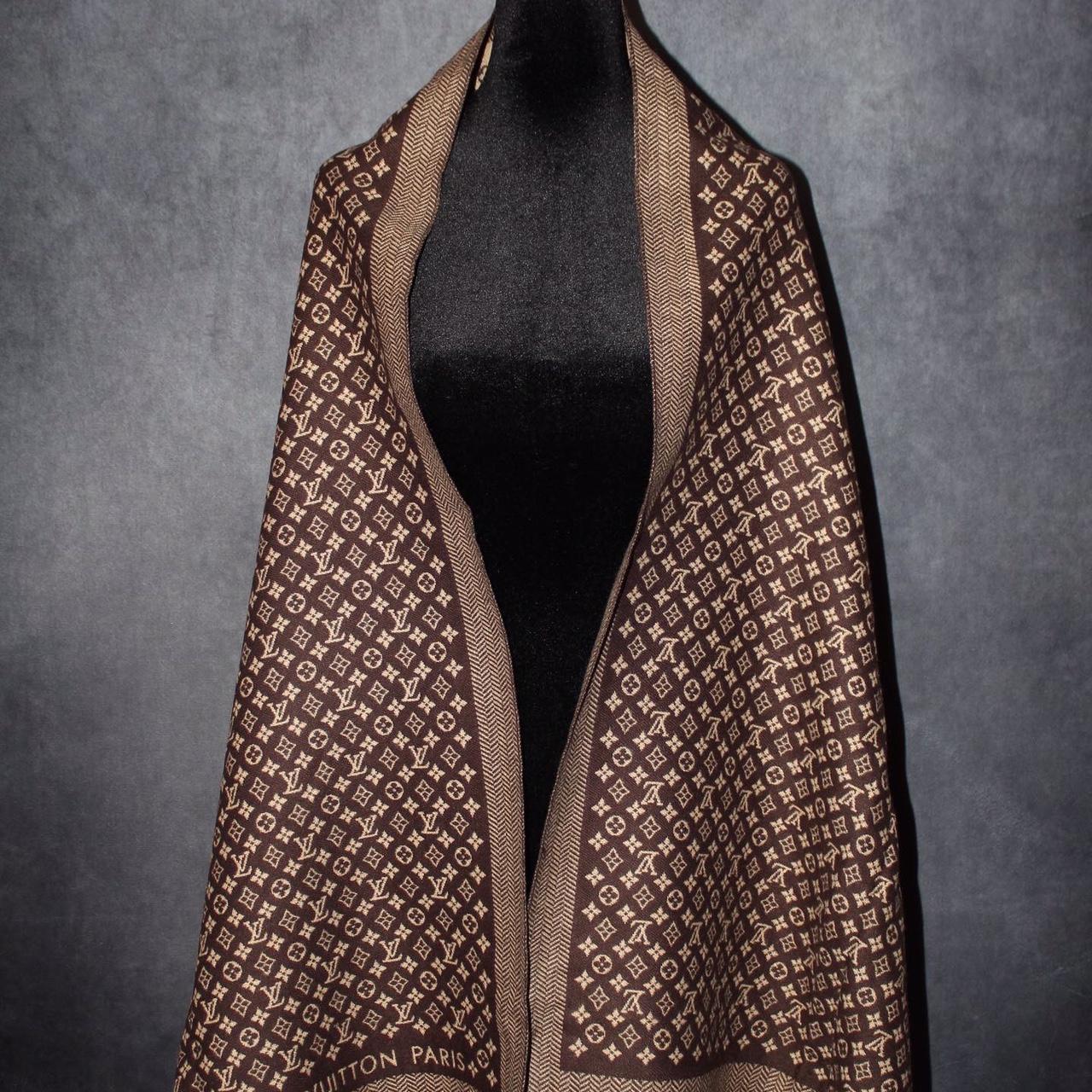Silk louis-vuitton-scarf - Depop