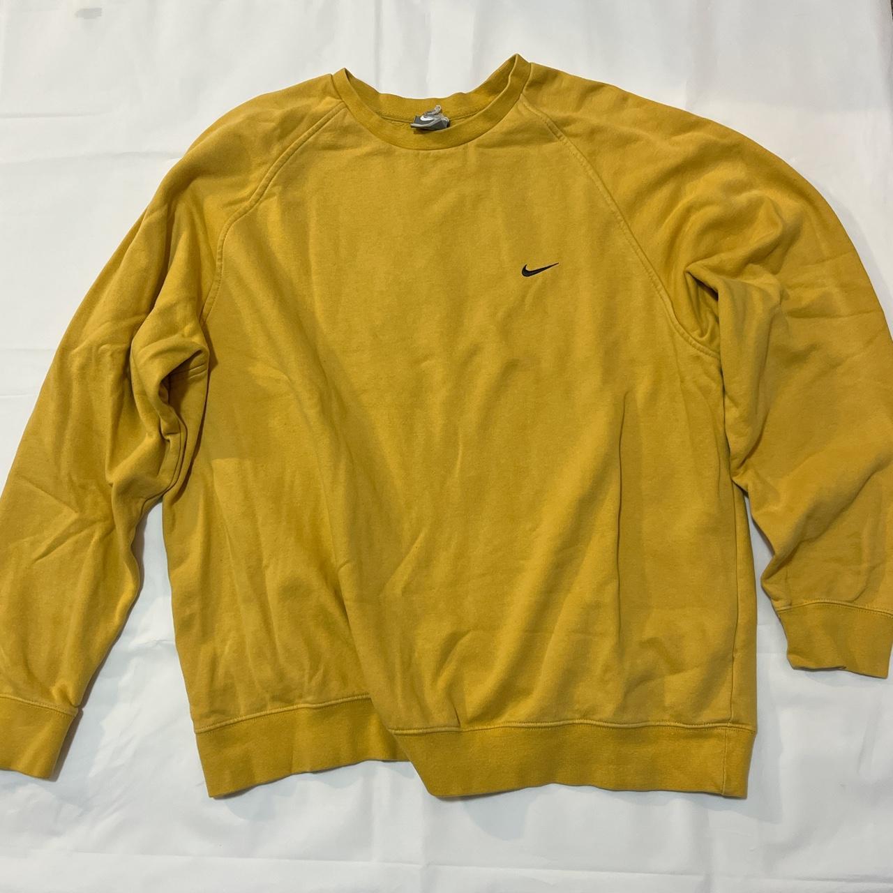 mens white nike crew neck