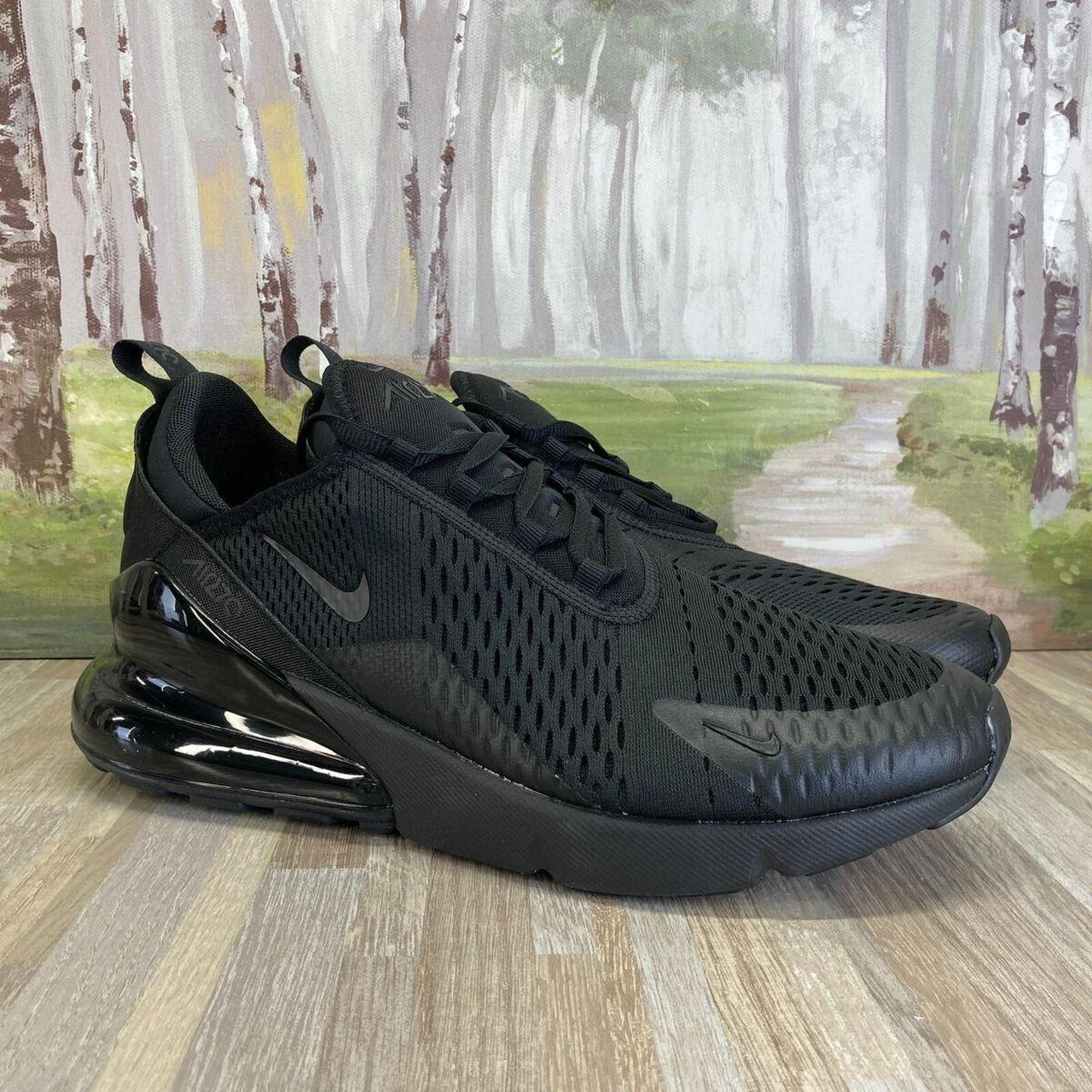 black trainers nike