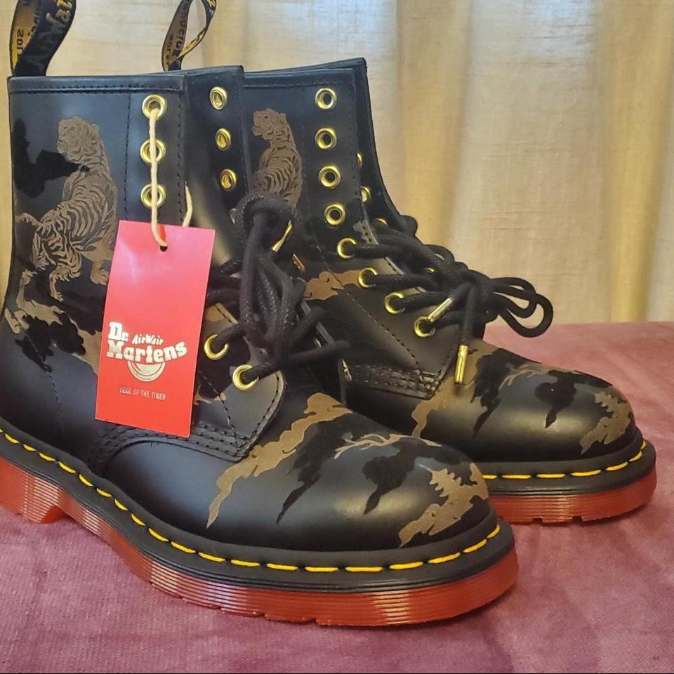 Dr martens online tiger