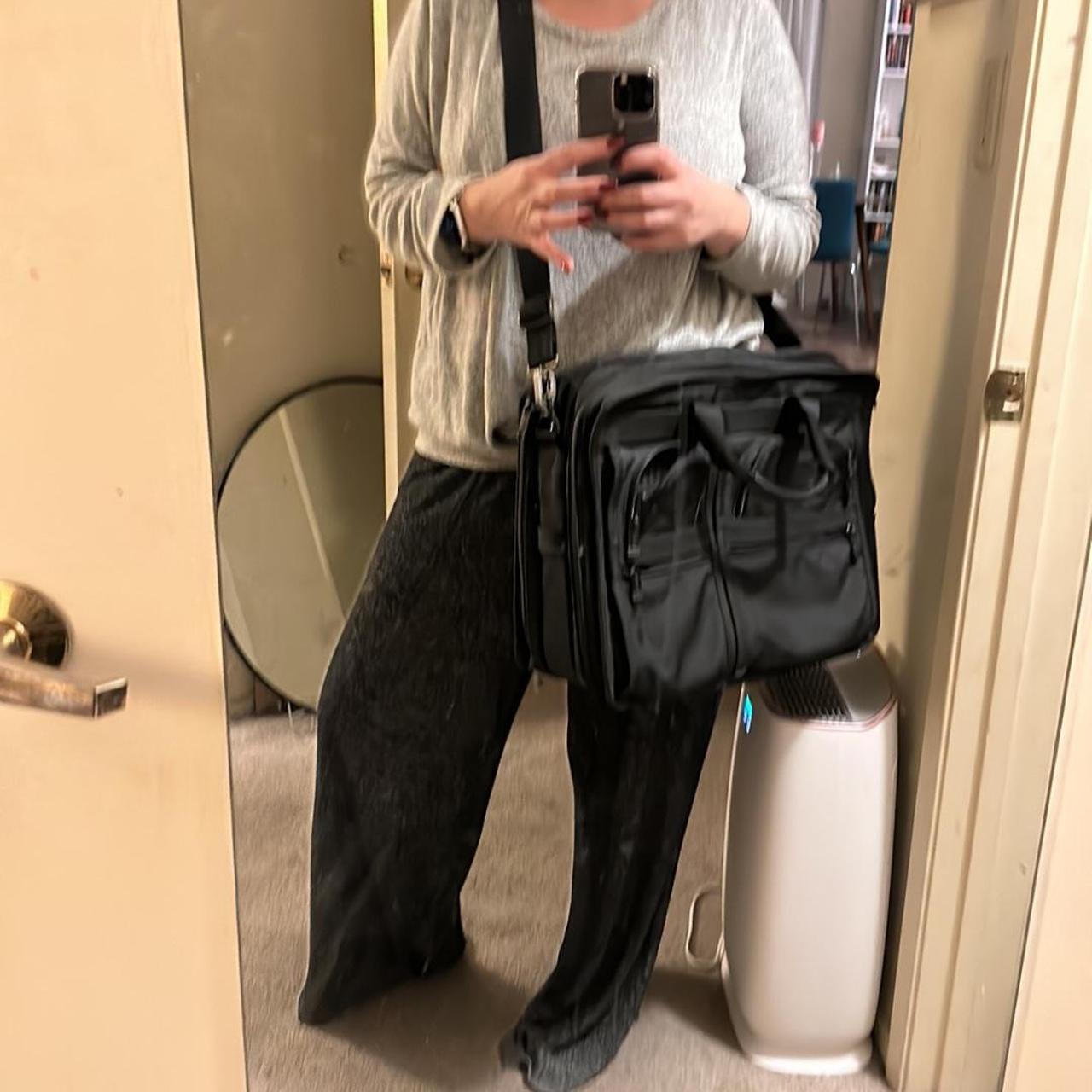 Tumi Men's Black Bag (2)