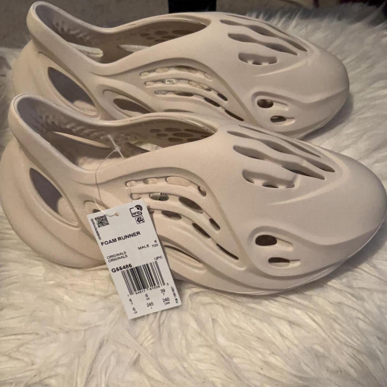 yeezy foam runner 360 view