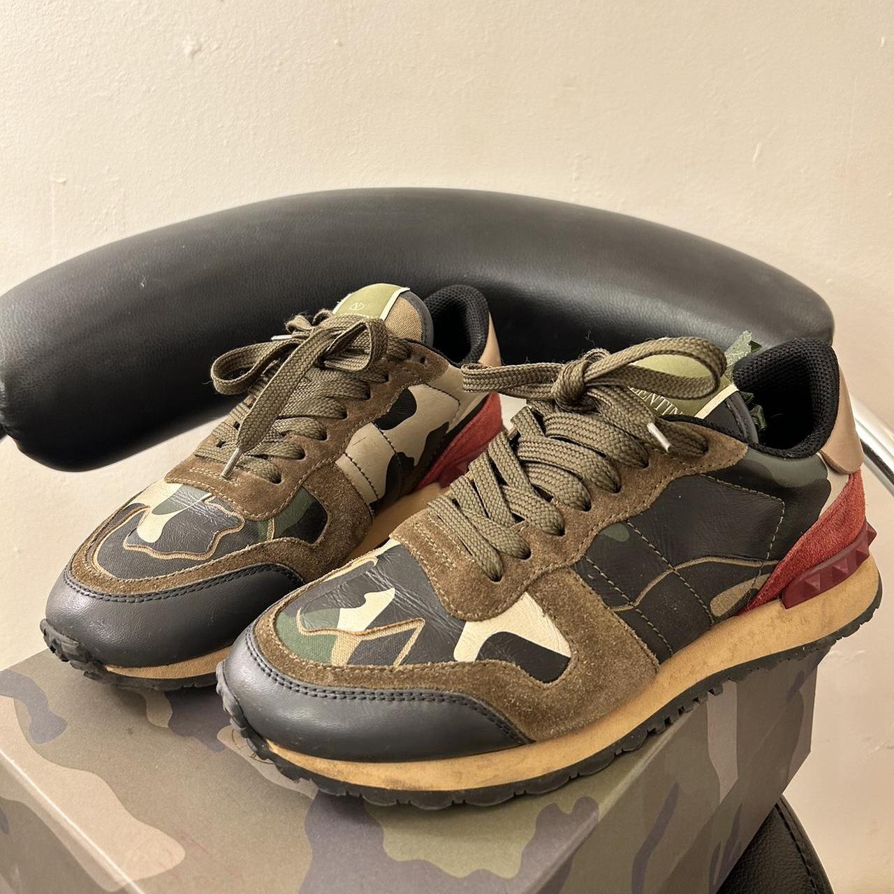 Khaki women's best sale valentino trainers