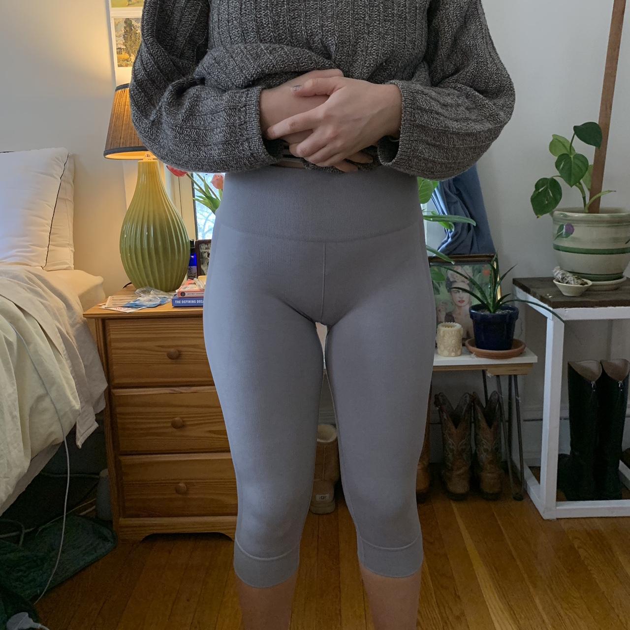 Gray cropped lulu lemon leggings, so comfy and - Depop