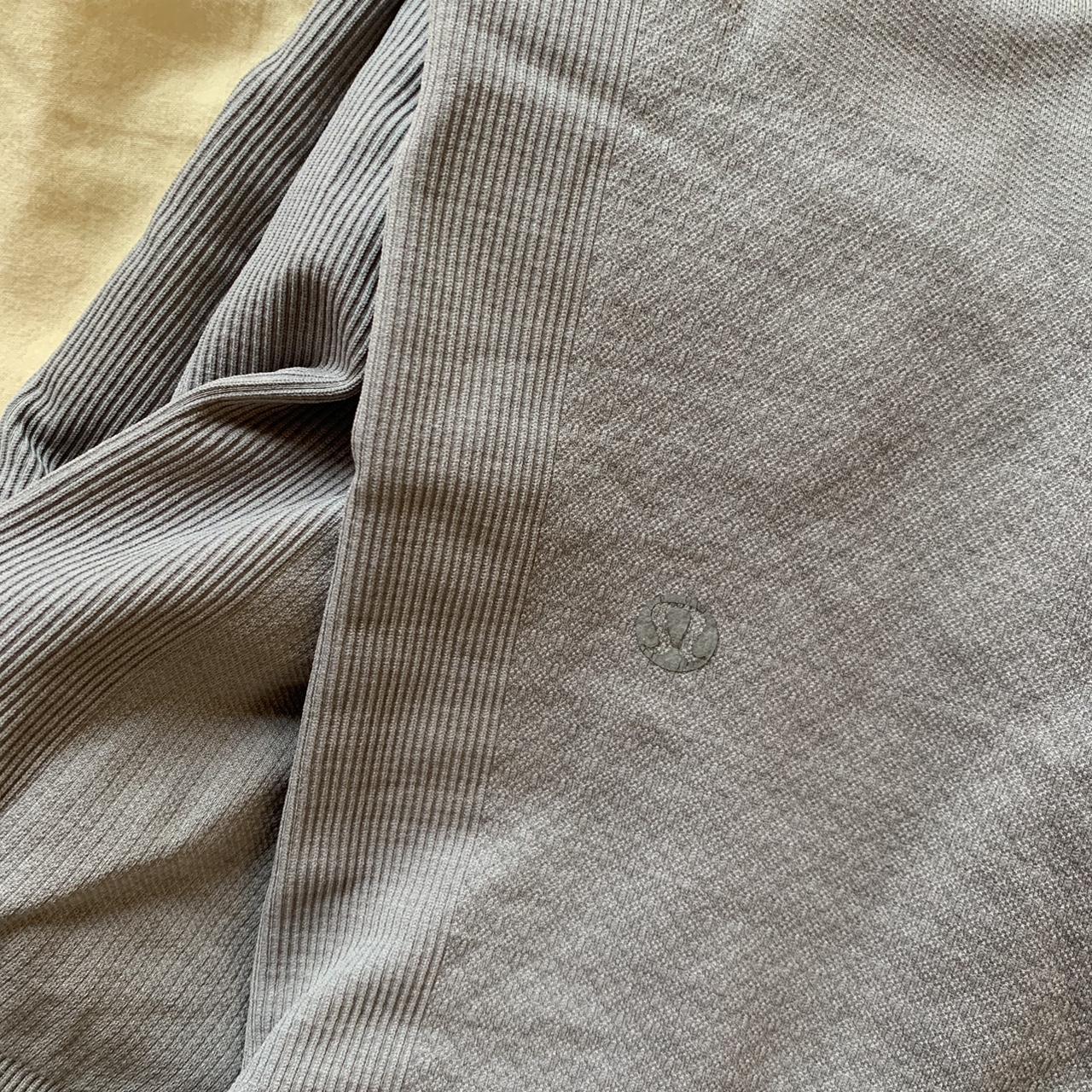 Gray cropped lulu lemon leggings, so comfy and - Depop