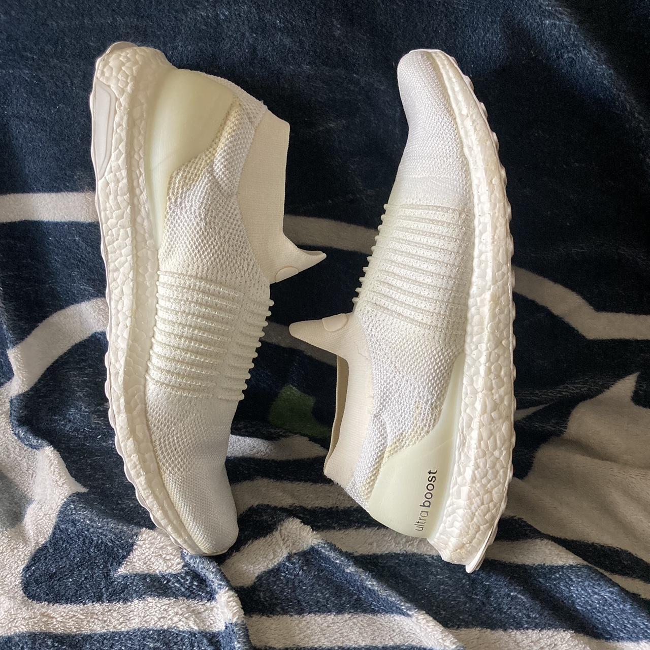 Ultra boost 2024 laceless undyed