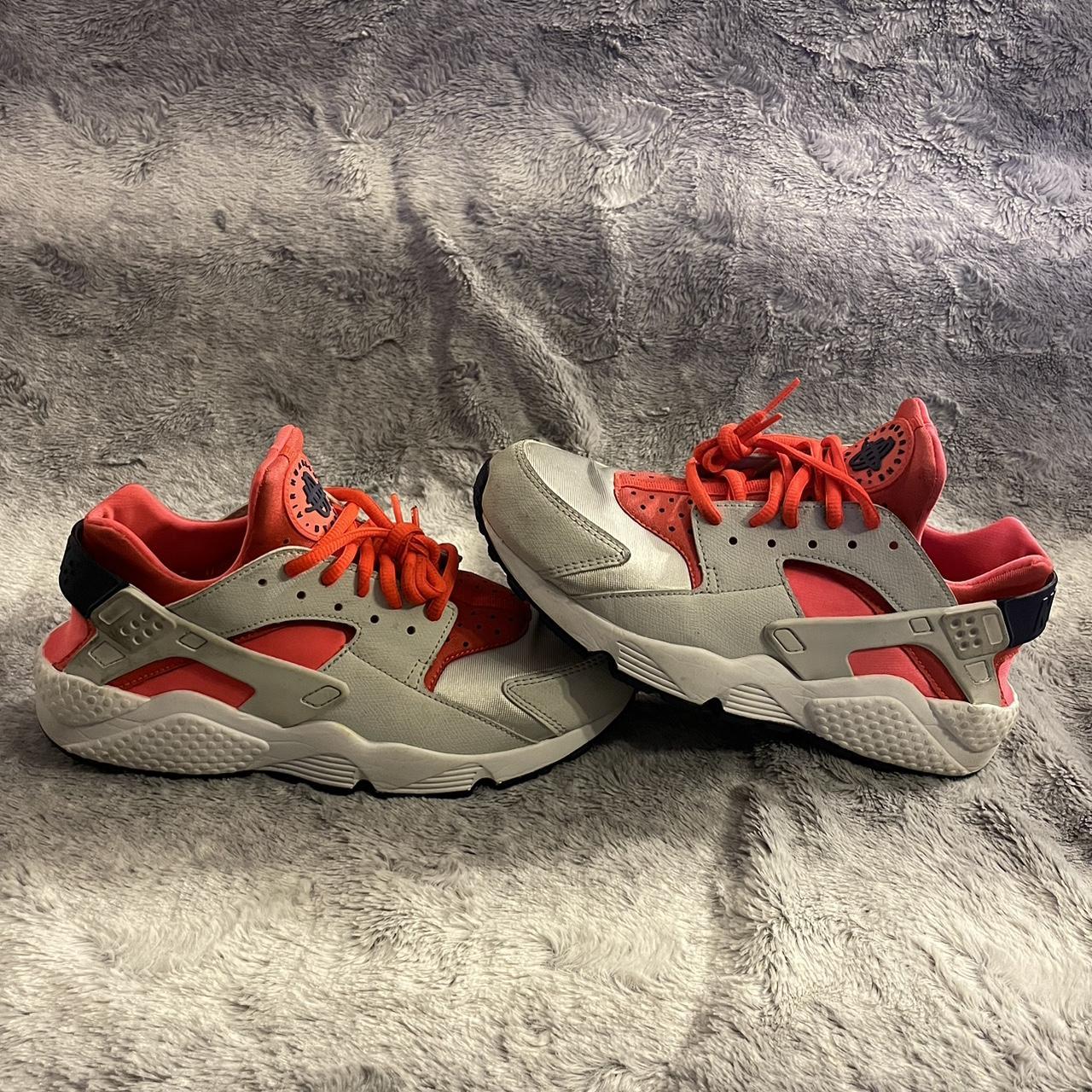 nike huarache bright crimson