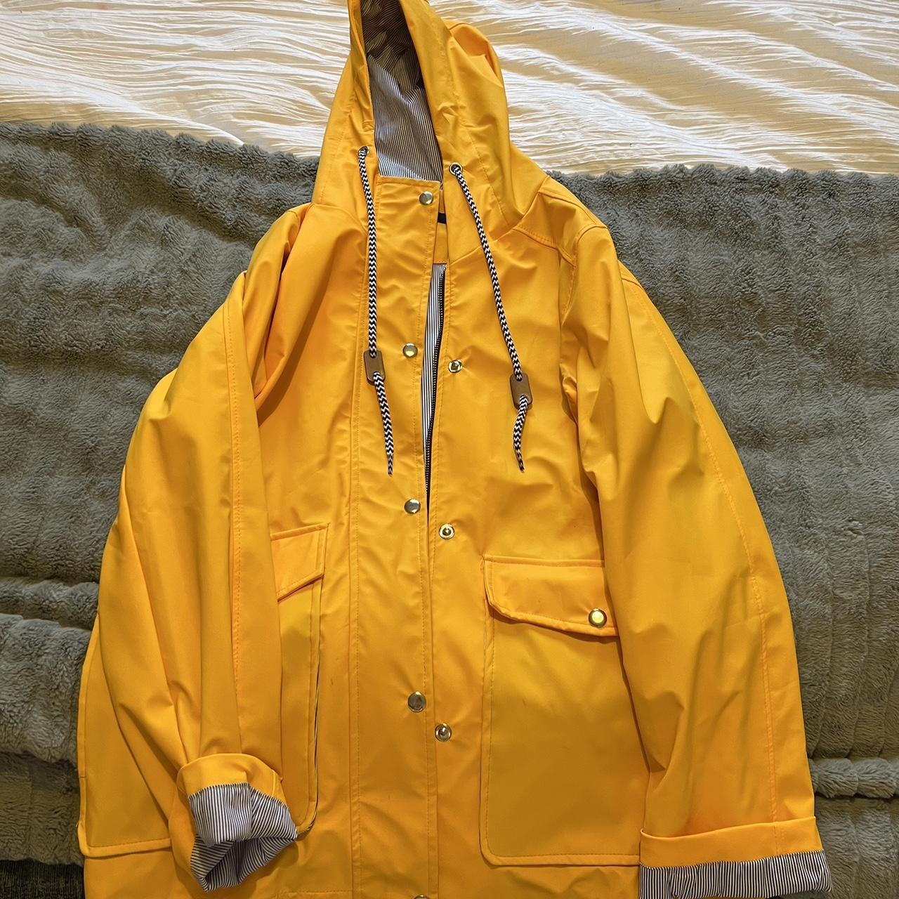 Classic Yellow Raincoat Women’s size M Fantastic... - Depop