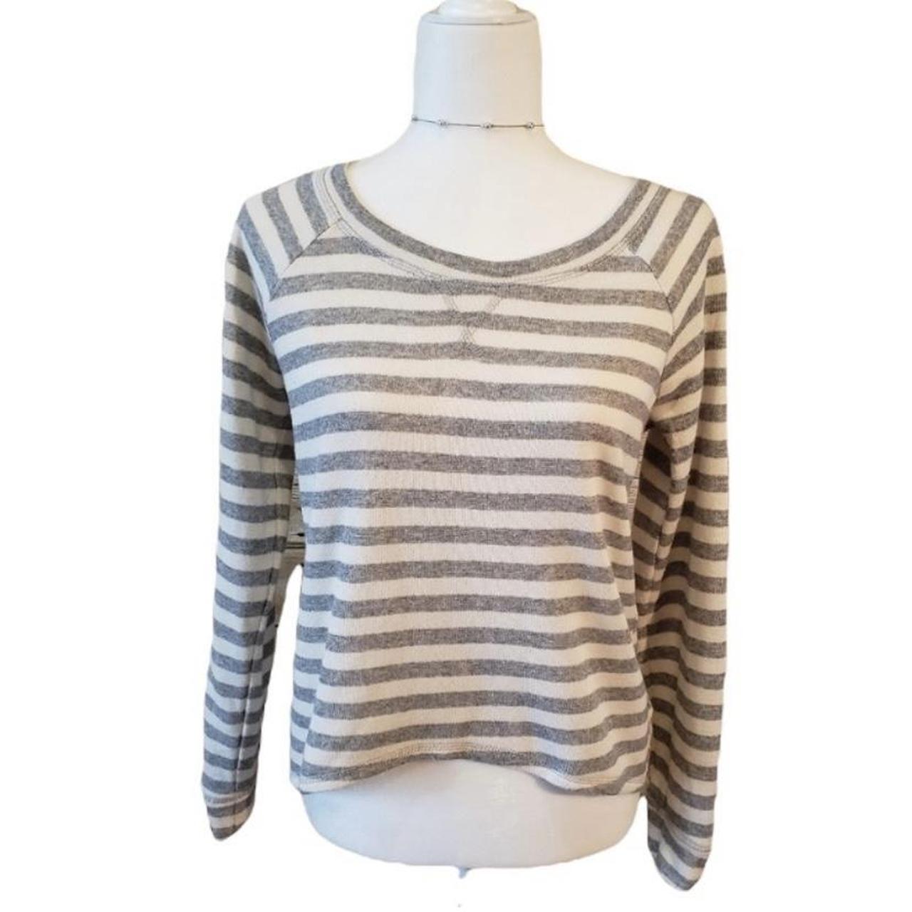Get cozy with this stylish Mossimo sweatshirt that