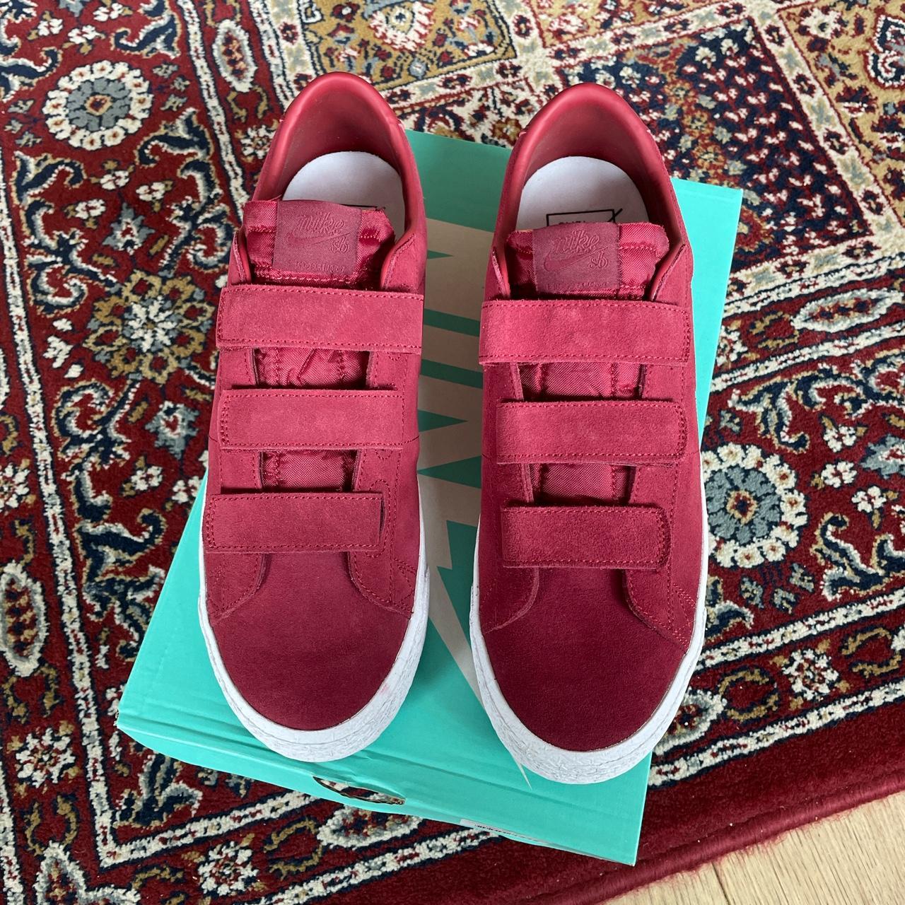 mens nike burgundy trainers