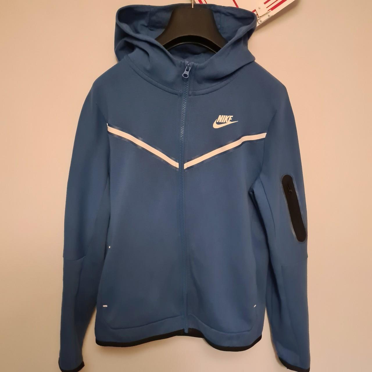 mens blue nike tech