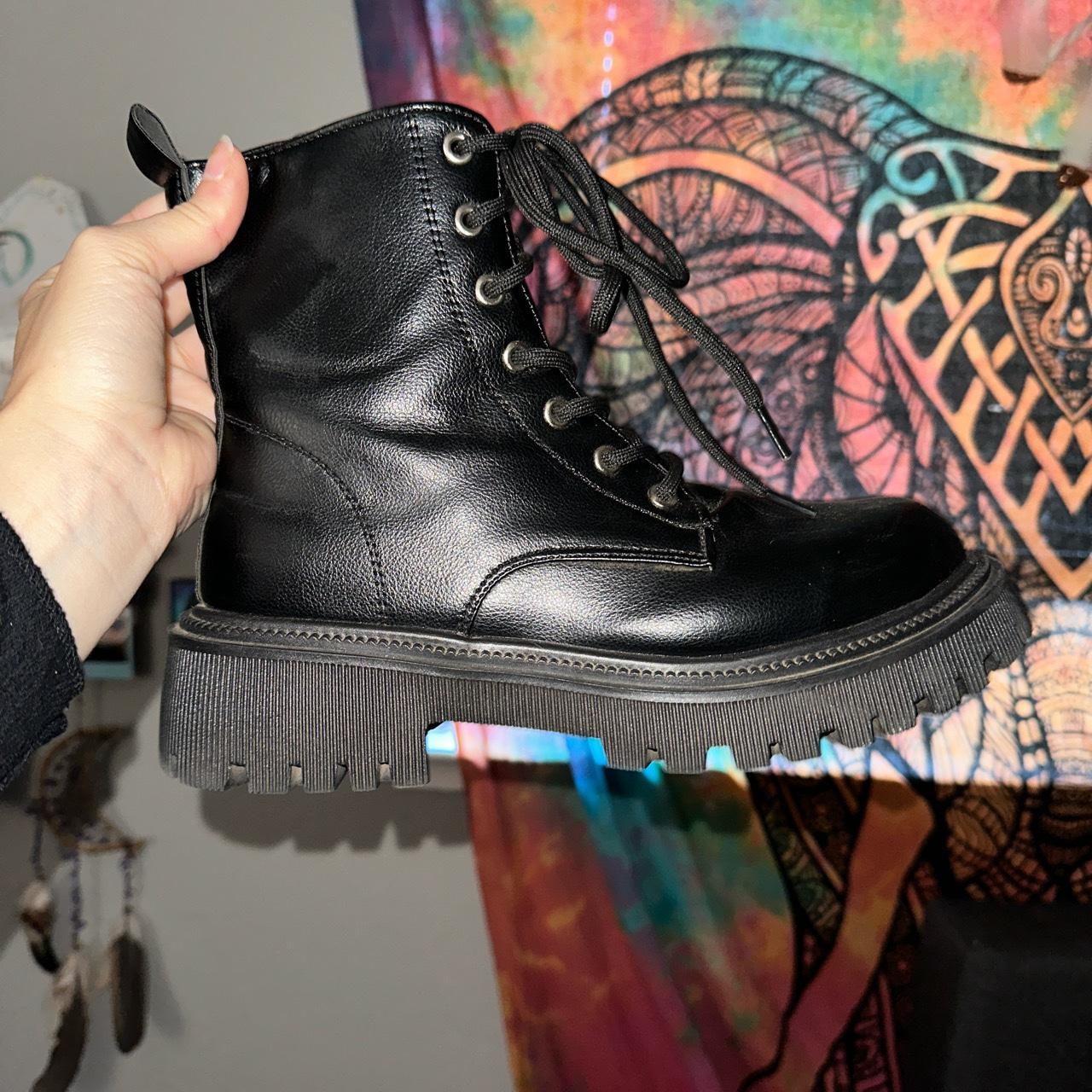 Used black combat clearance boots