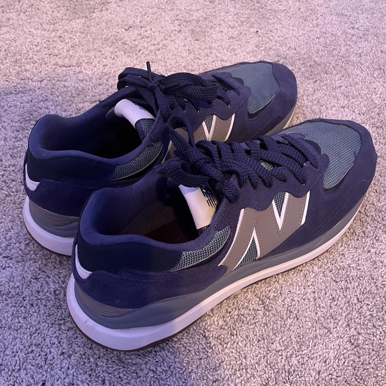 New Balance Men's Navy and Blue Trainers | Depop