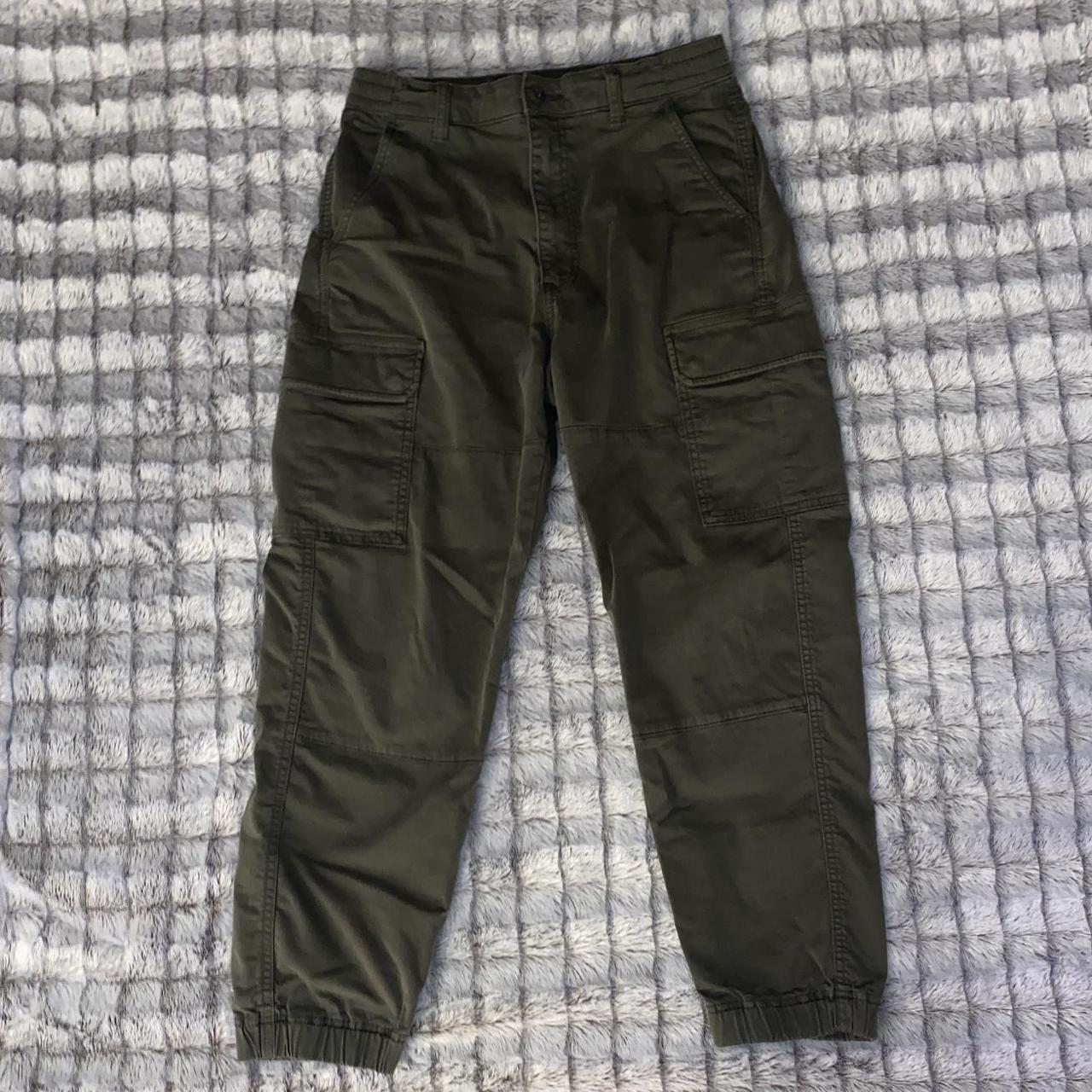 UNIQLO Men's Green Trousers | Depop