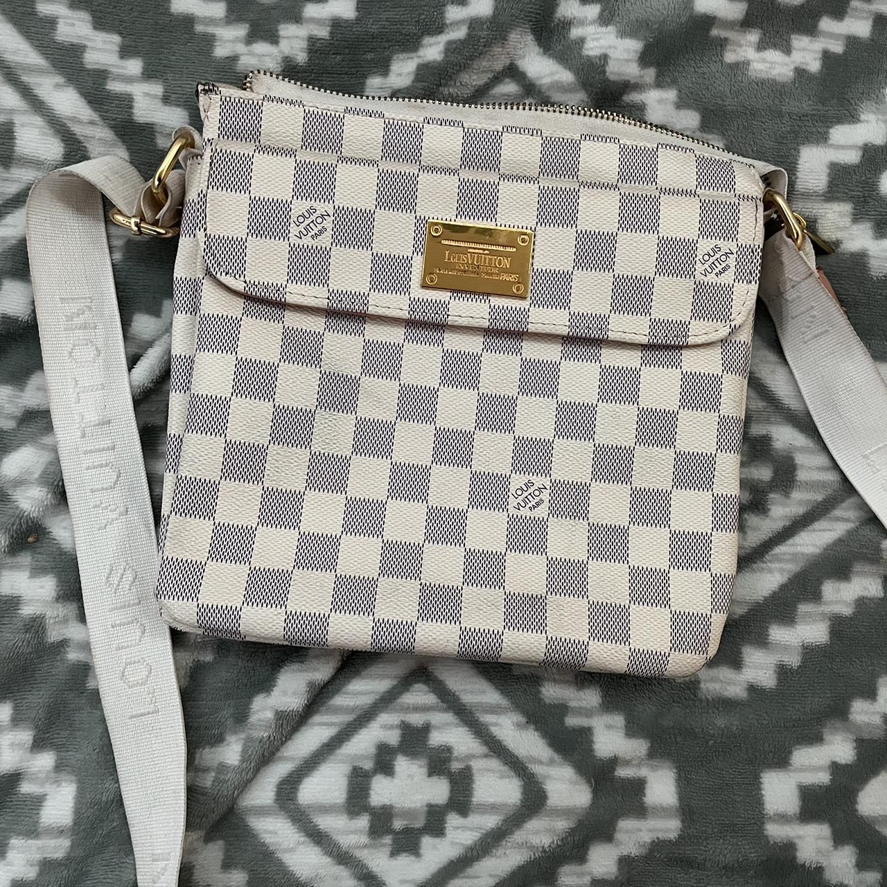 Louis Vuitton Bag- slightly damaged straps - Depop