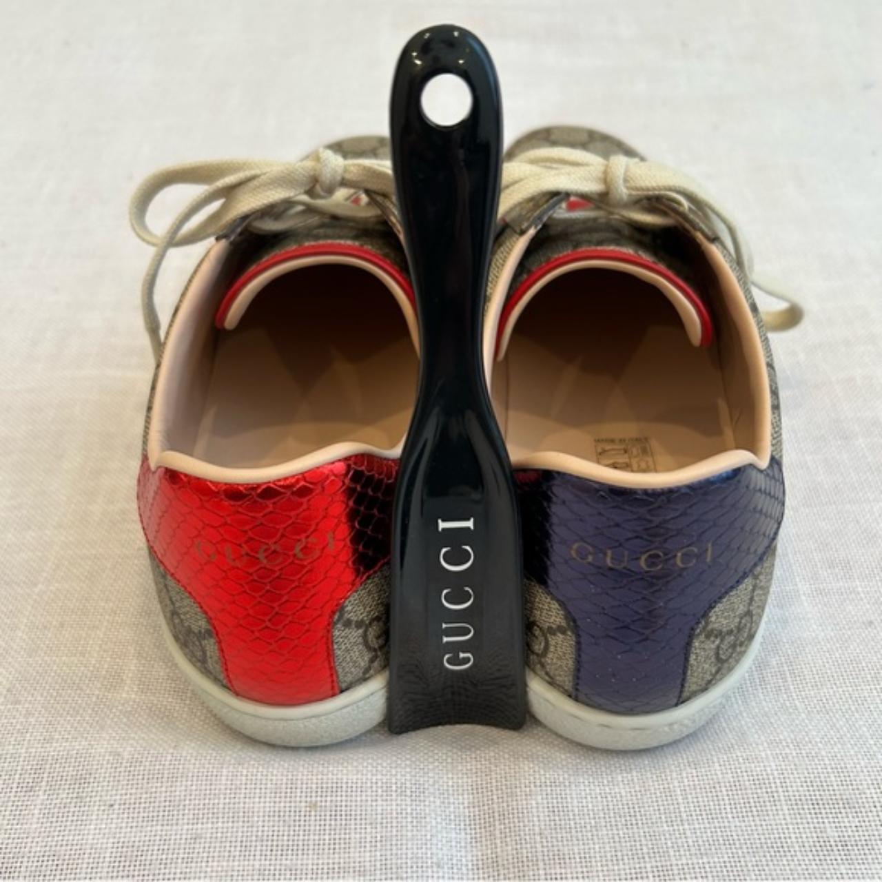 •Gucci Shoe Horn Unisex NEW Gucci shoe horn, black... Depop