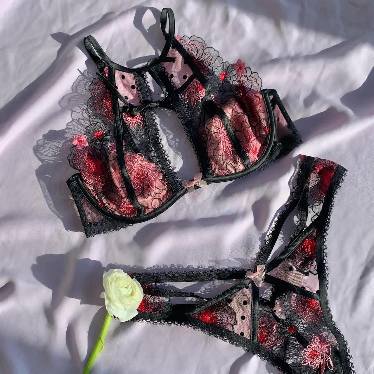 item listed by allthingspinkhoney