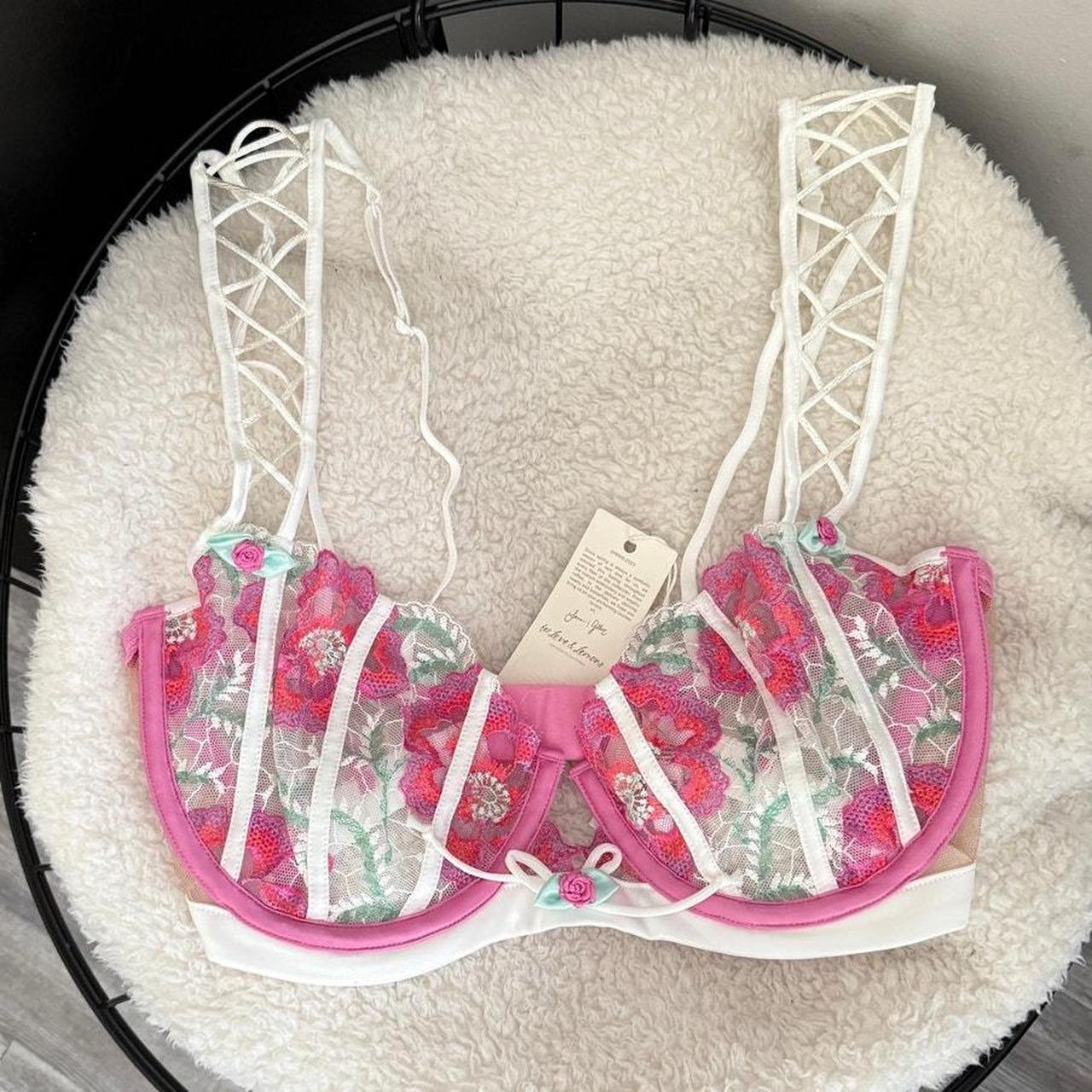item listed by allthingspinkhoney