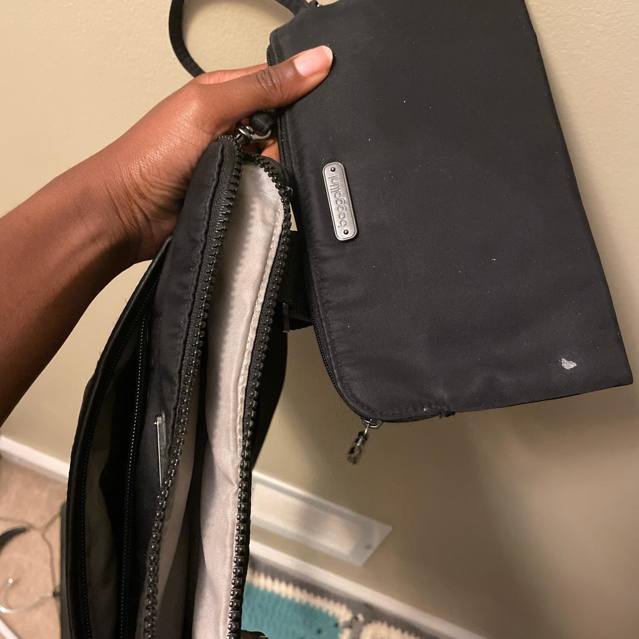 Baggallini Women's Black Walletpurses Depop