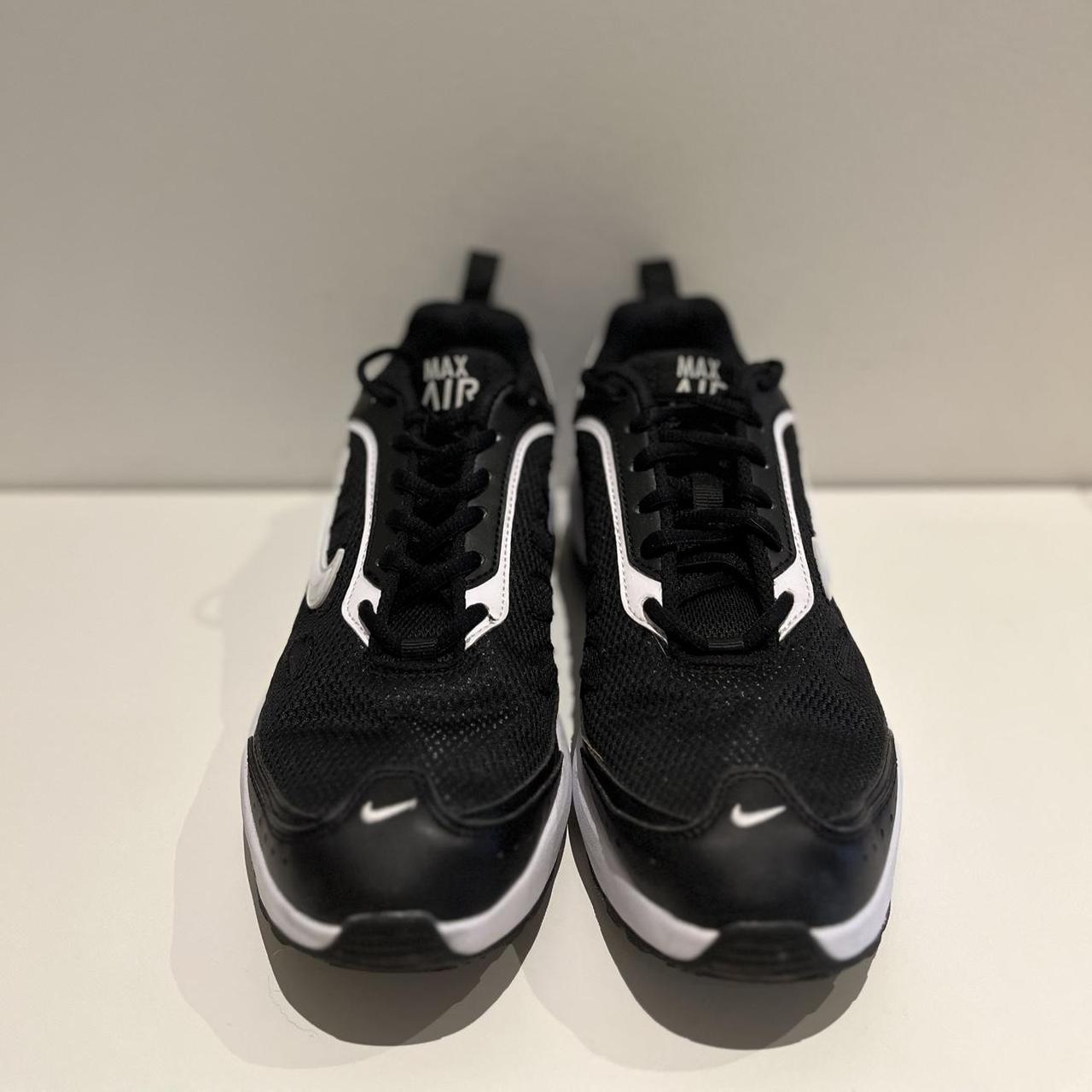 Nike Women's Black and White Trainers | Depop