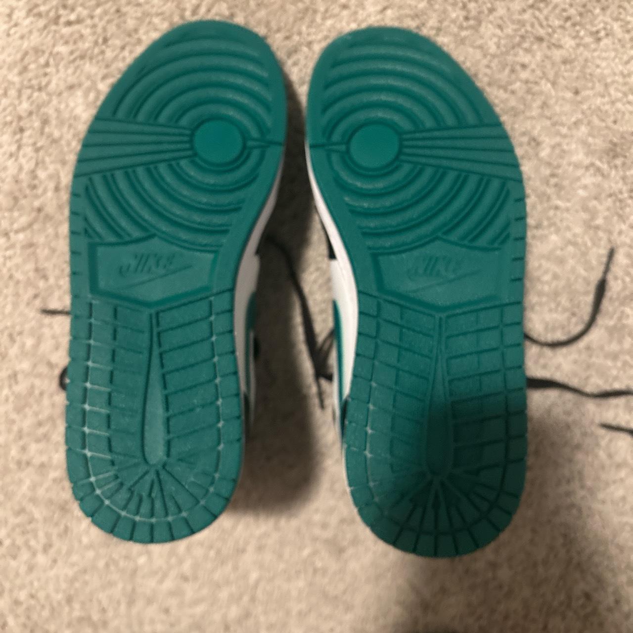 jordan 1 mid green toe shirt