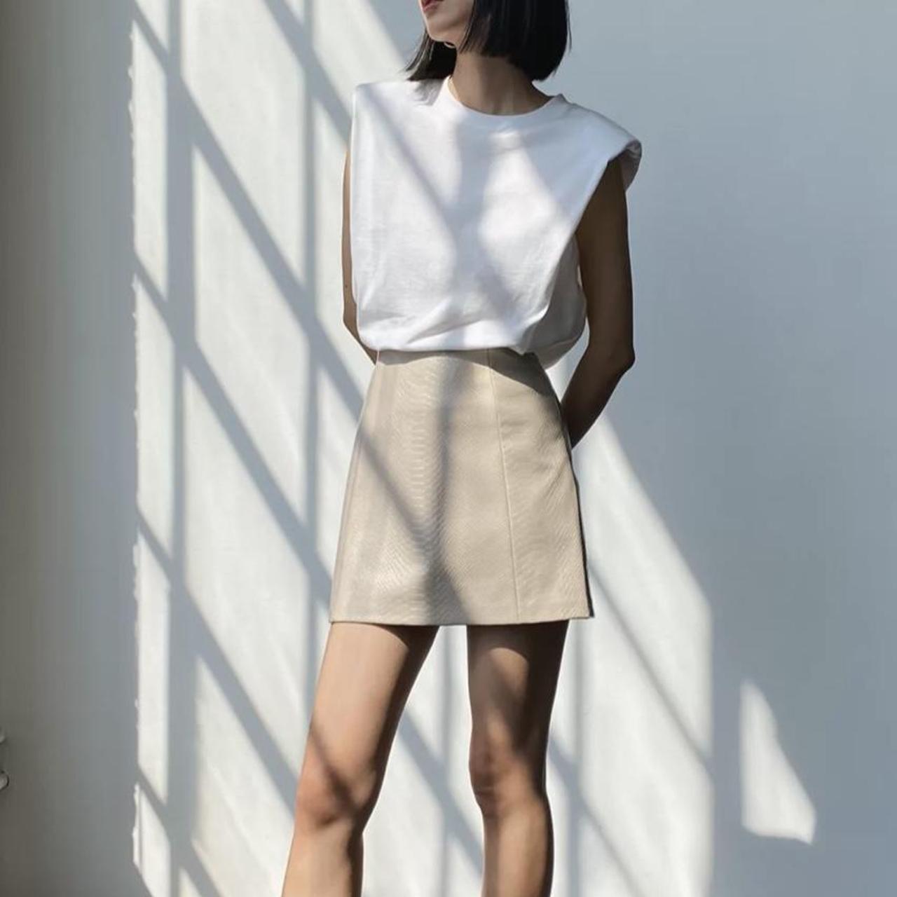 Never worn suede Aritzia brand Babaton size